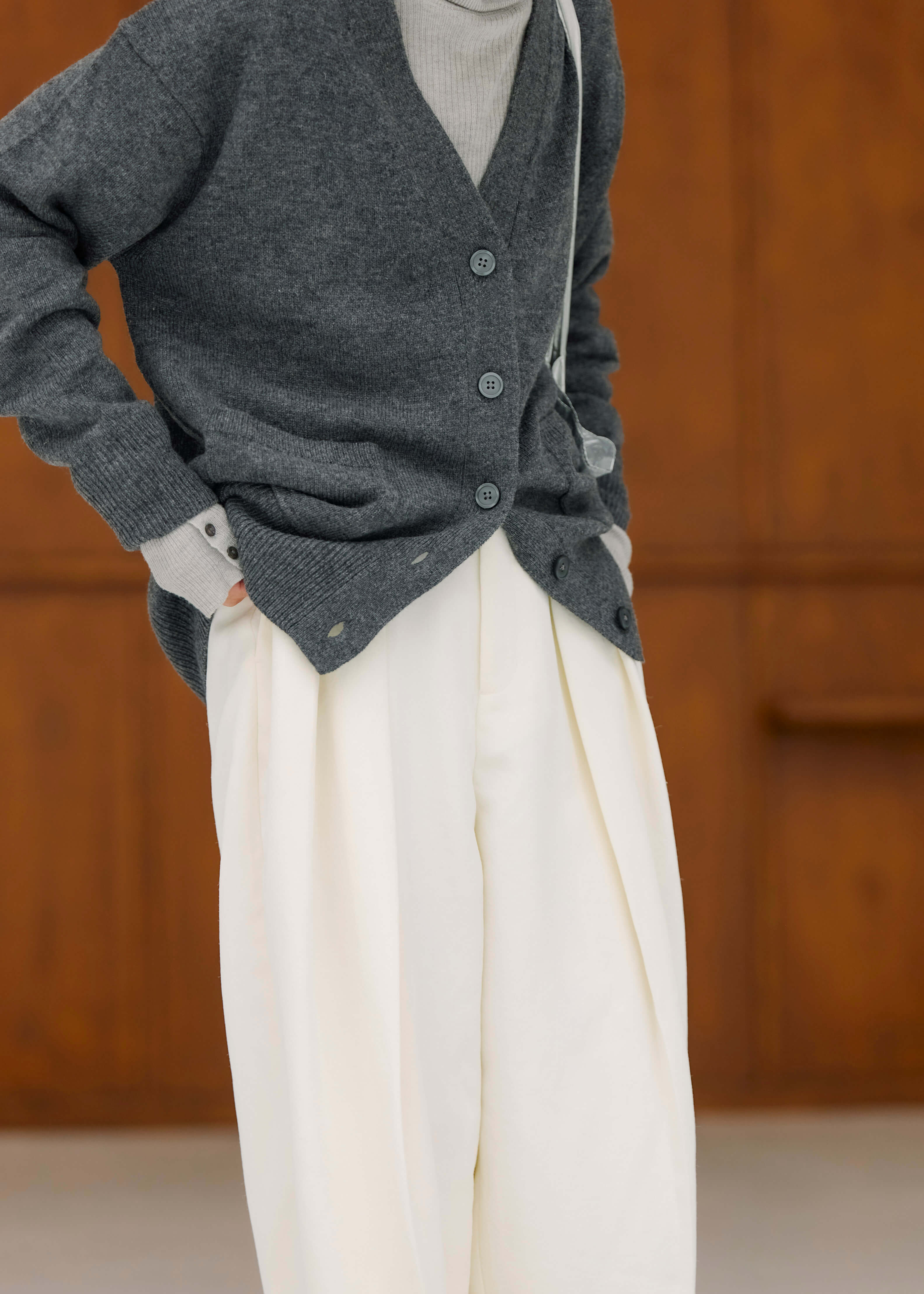 スタッフのリアルな着こなし ｜ 洗えるウール Vネックカーディガン_sm8kLK