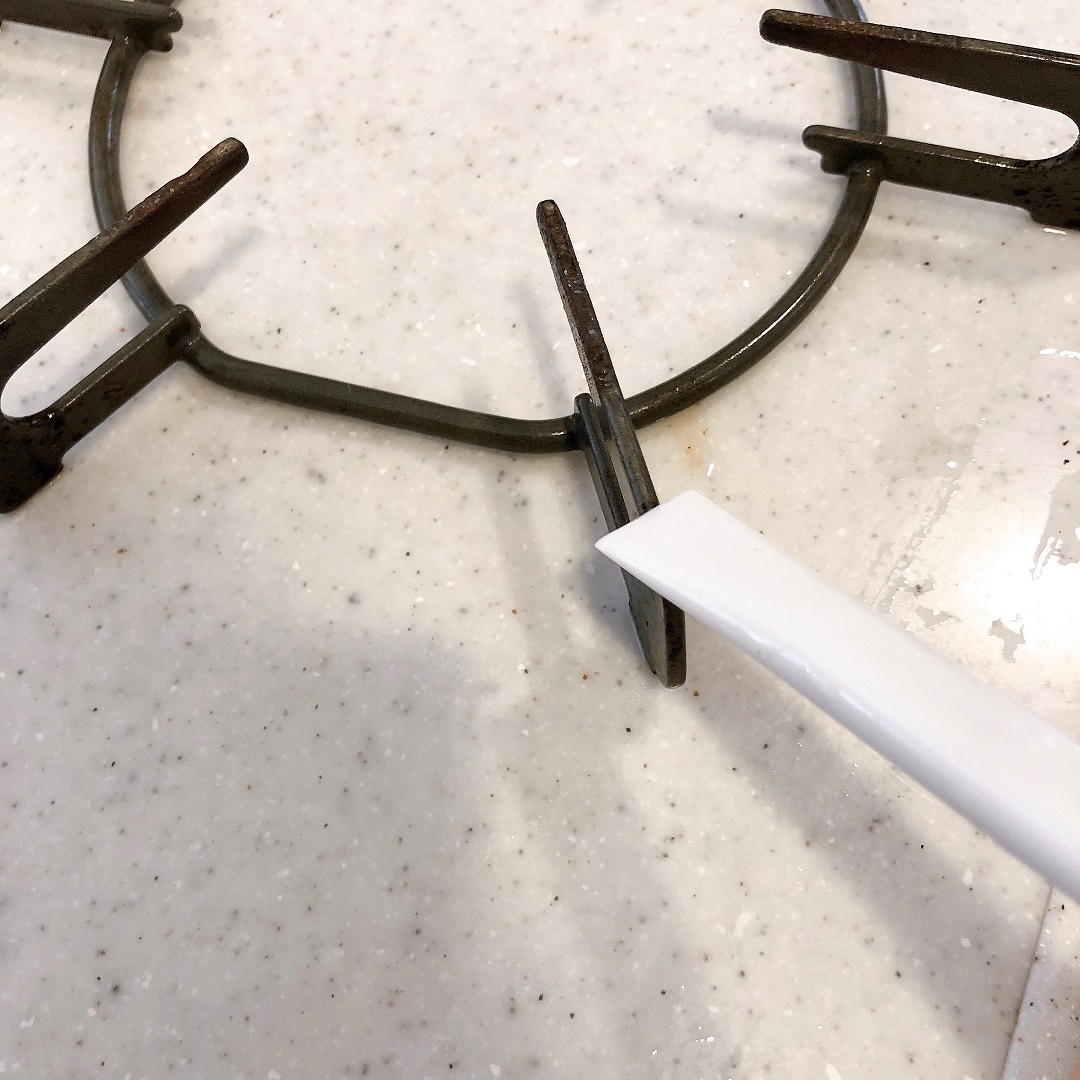 【汚れ度別】五徳の掃除方法。焦げ付きを簡単に落とすコツを紹介_O7Qff5