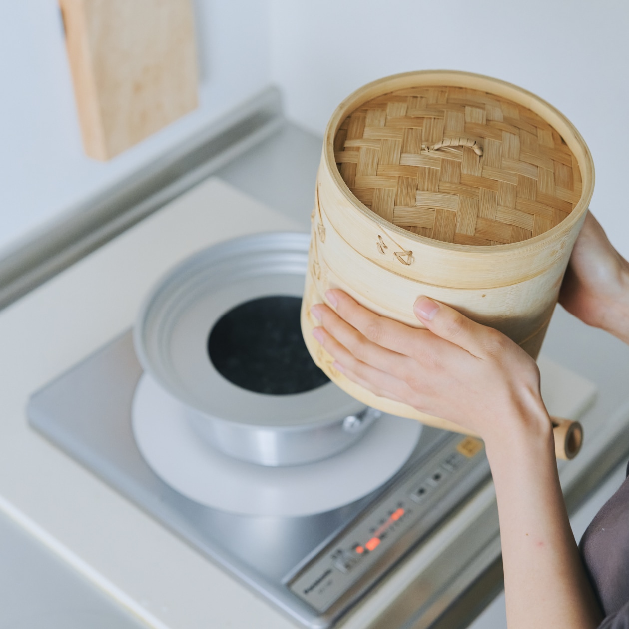 重ねた蒸篭をあたためるところ