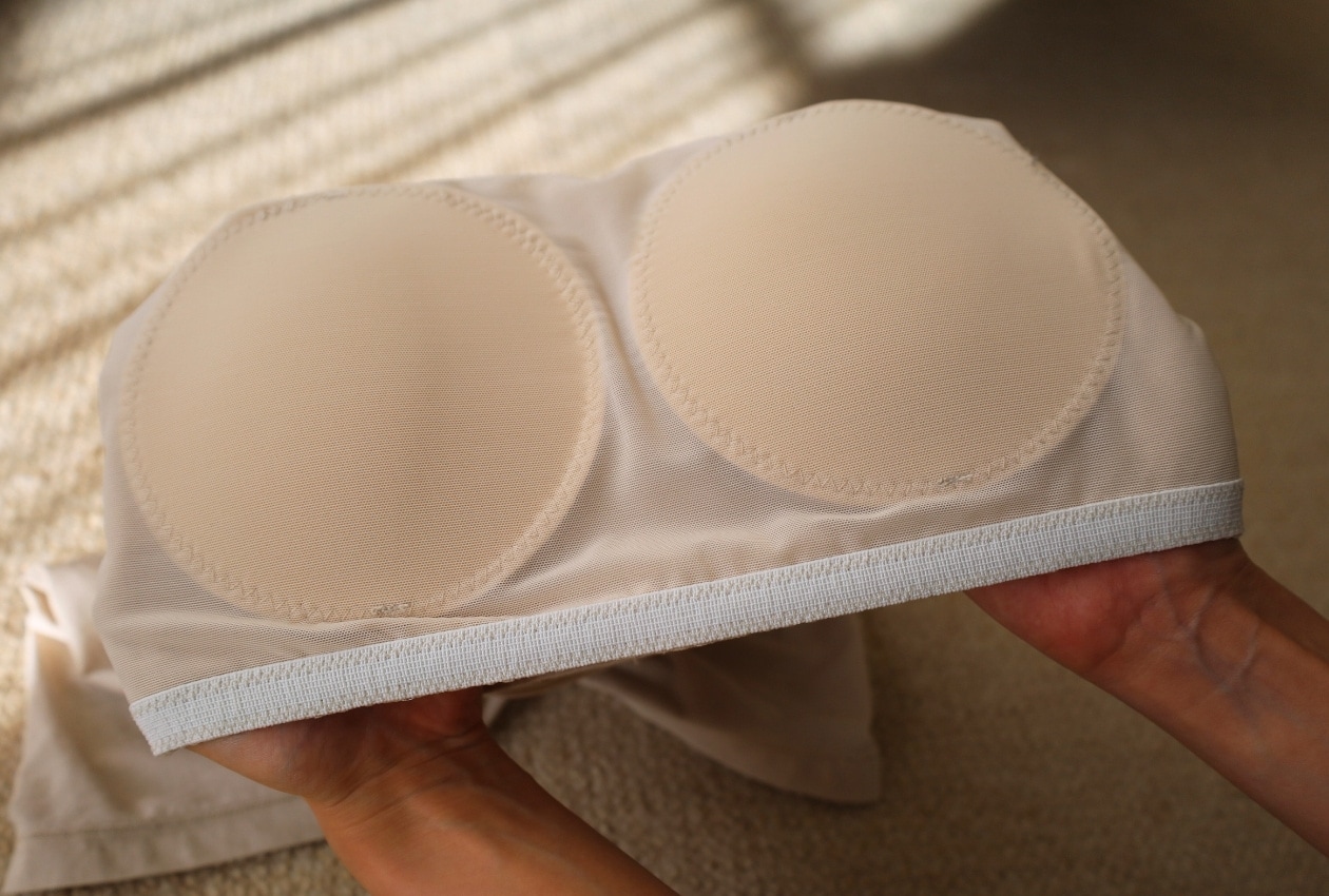 胸のボリュームをおさえるブラタンクトップ