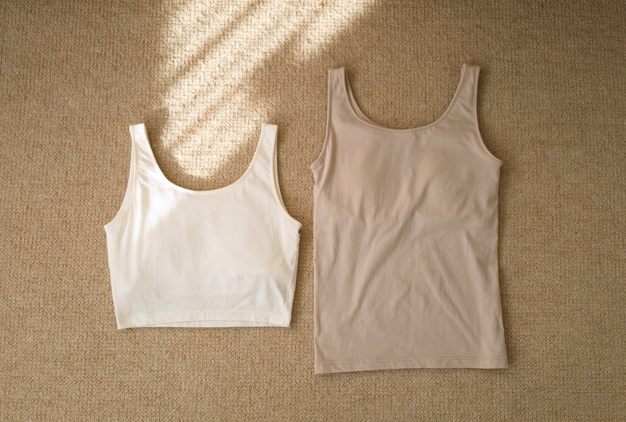 胸のボリュームをおさえるブラタンクトップ