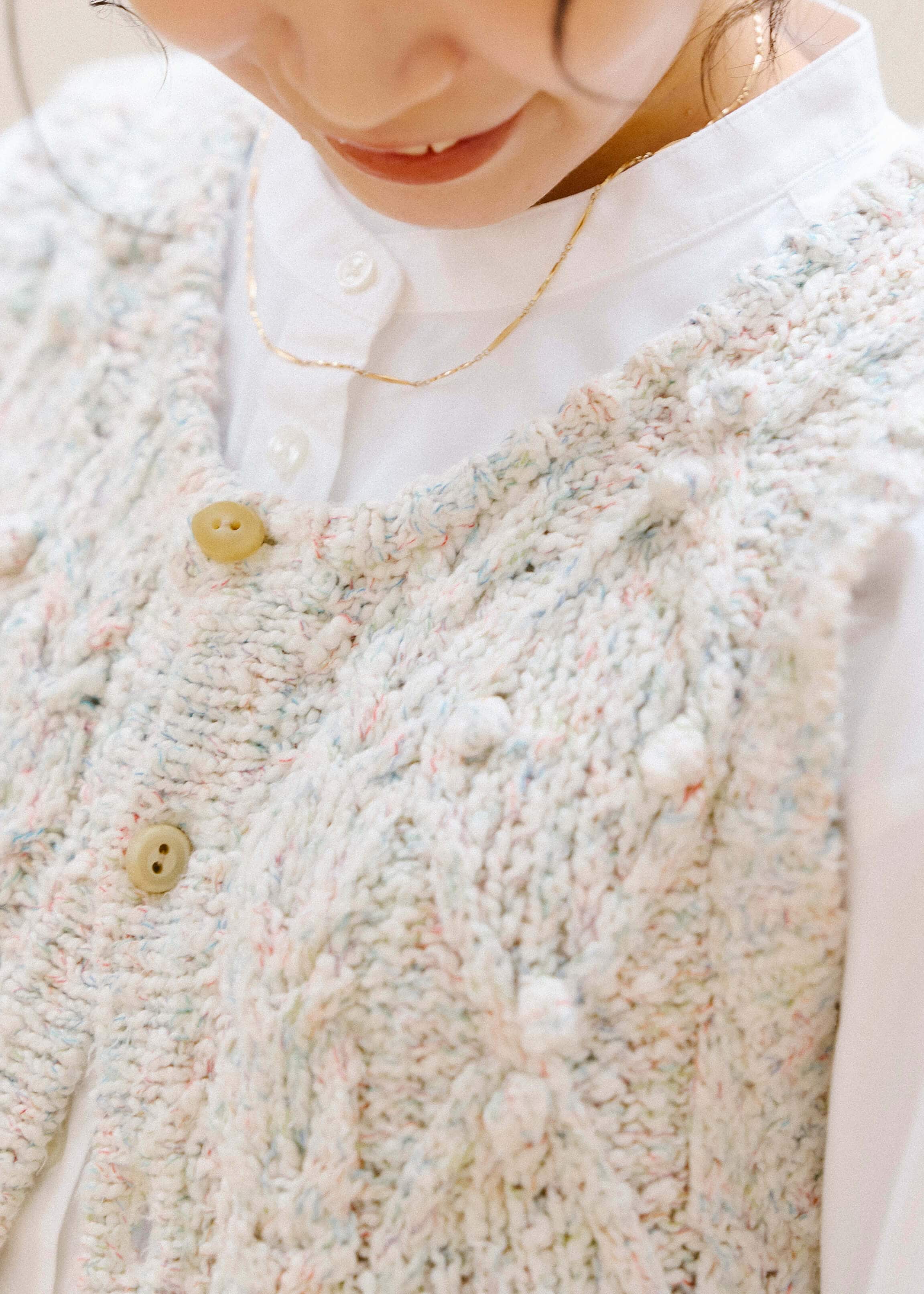 一枚でもさまになる、スタンドカラーシャツ｜ スタッフのリアルな着こなし_eAbTq9