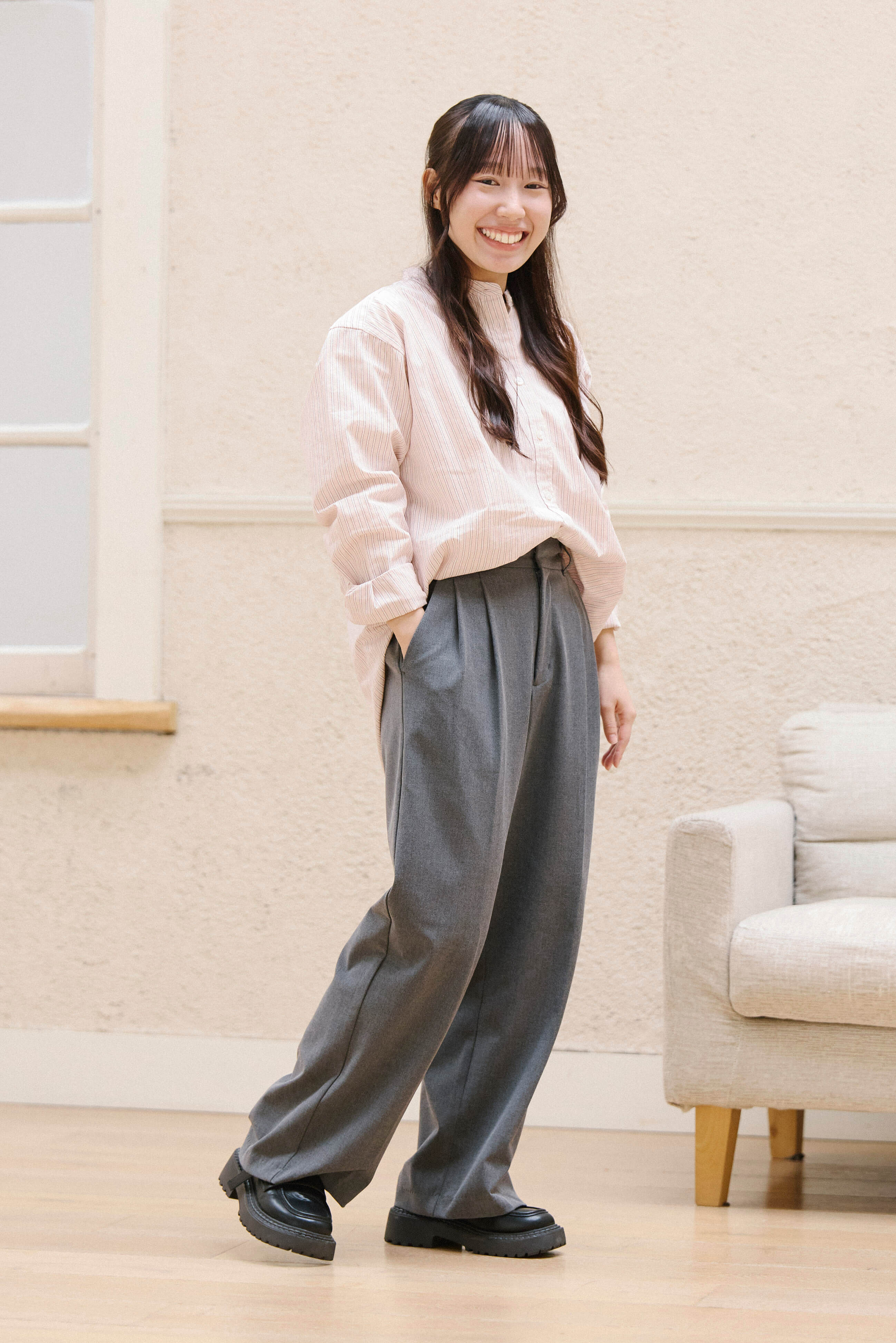 一枚でもさまになる、スタンドカラーシャツ｜ スタッフのリアルな着こなし_8Sc1Ug