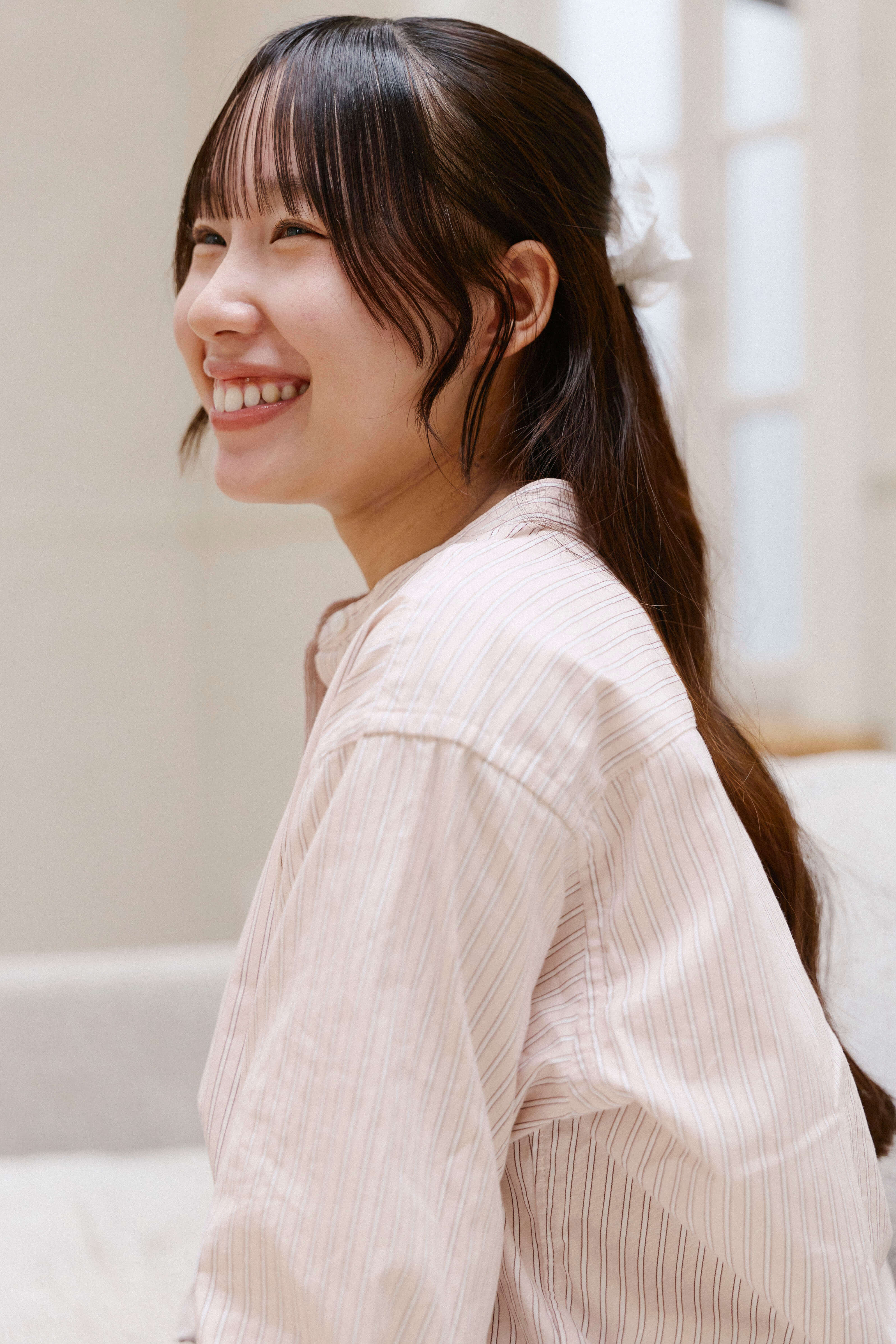 一枚でもさまになる、スタンドカラーシャツ｜ スタッフのリアルな着こなし_kcY4PH