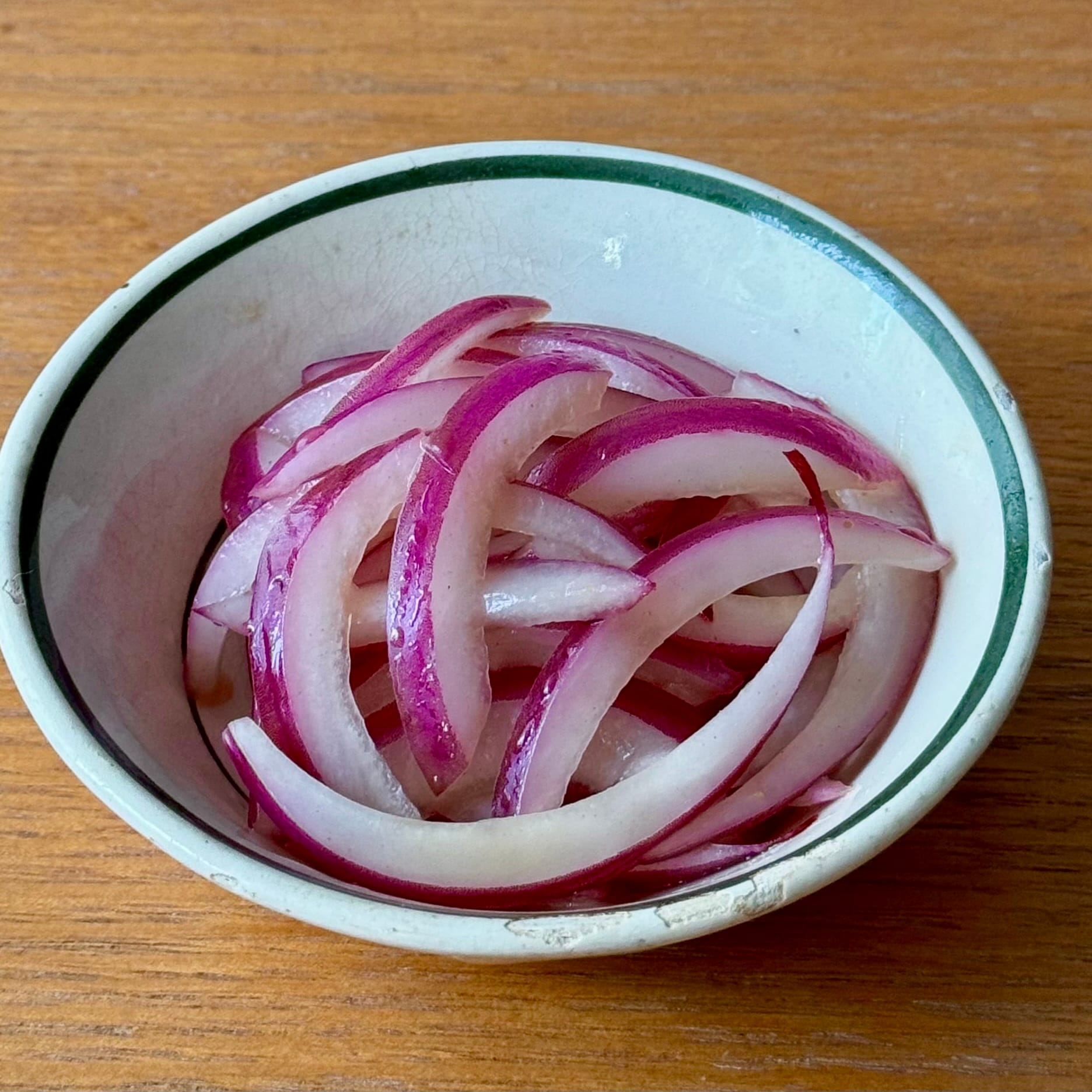 「冷凍チキンビリヤニ」と一緒に食べるとよりおいしい、簡単アチャール＆ラッシー_yih21E