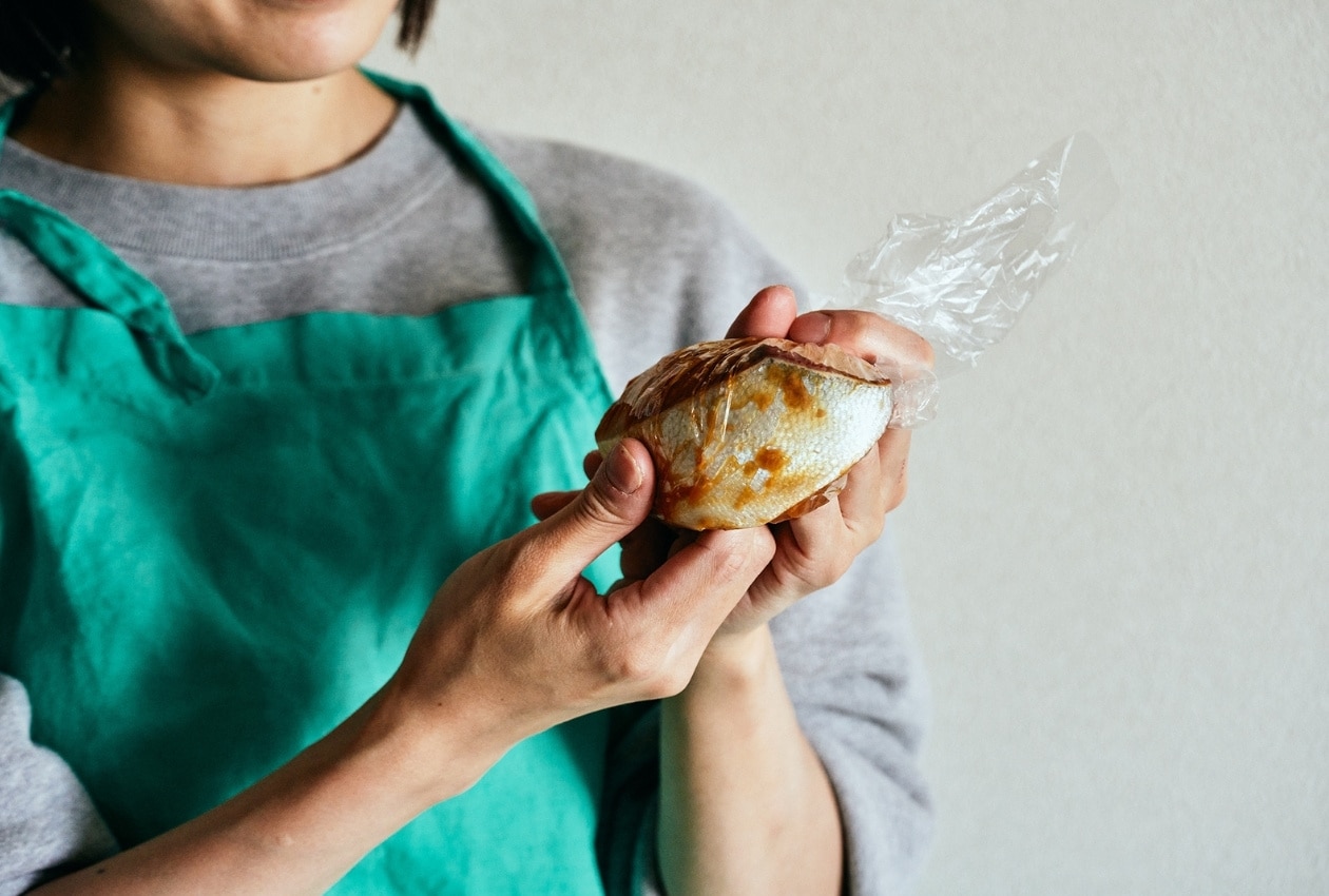つけ込むだけでふっくら。平日を助ける「ブリの醤油麹漬け」｜長谷川あかりさんの「はじめての食材、はじめてのレシピ」_3RUh64