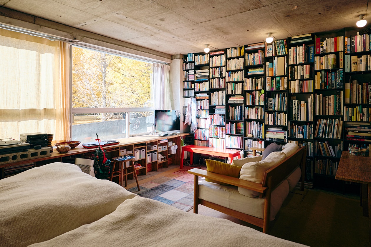 おおらかに、時を重ねてきた部屋 | ポリプロピレンメイクボックス、脚付マットレス ほか_WJh4Vm