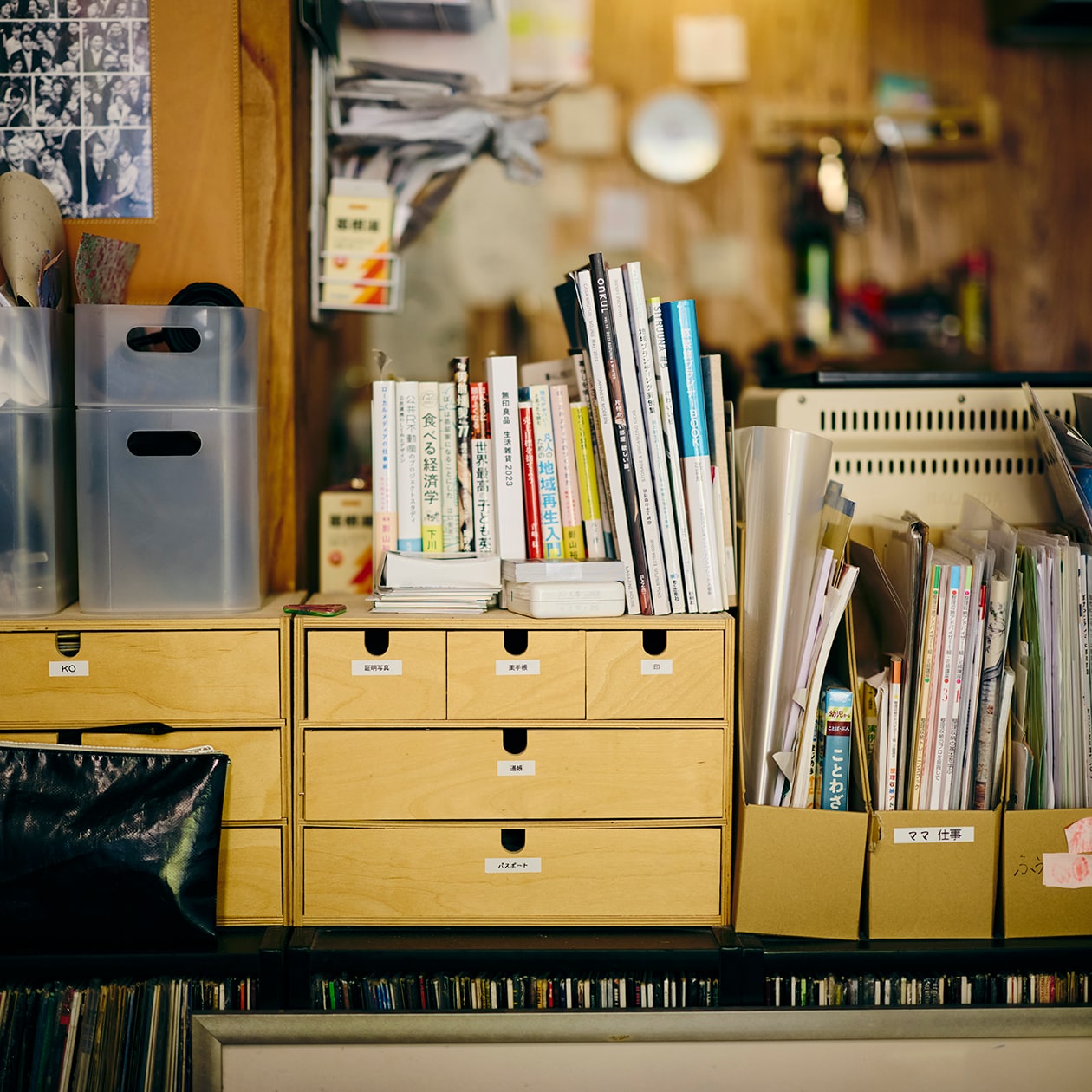 おおらかに、時を重ねてきた部屋 | ポリプロピレンメイクボックス、脚付マットレス ほか_MX3vhr