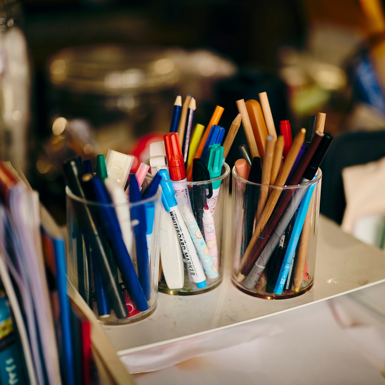 おおらかに、時を重ねてきた部屋 | ポリプロピレンメイクボックス、脚付マットレス ほか_mvnAd4