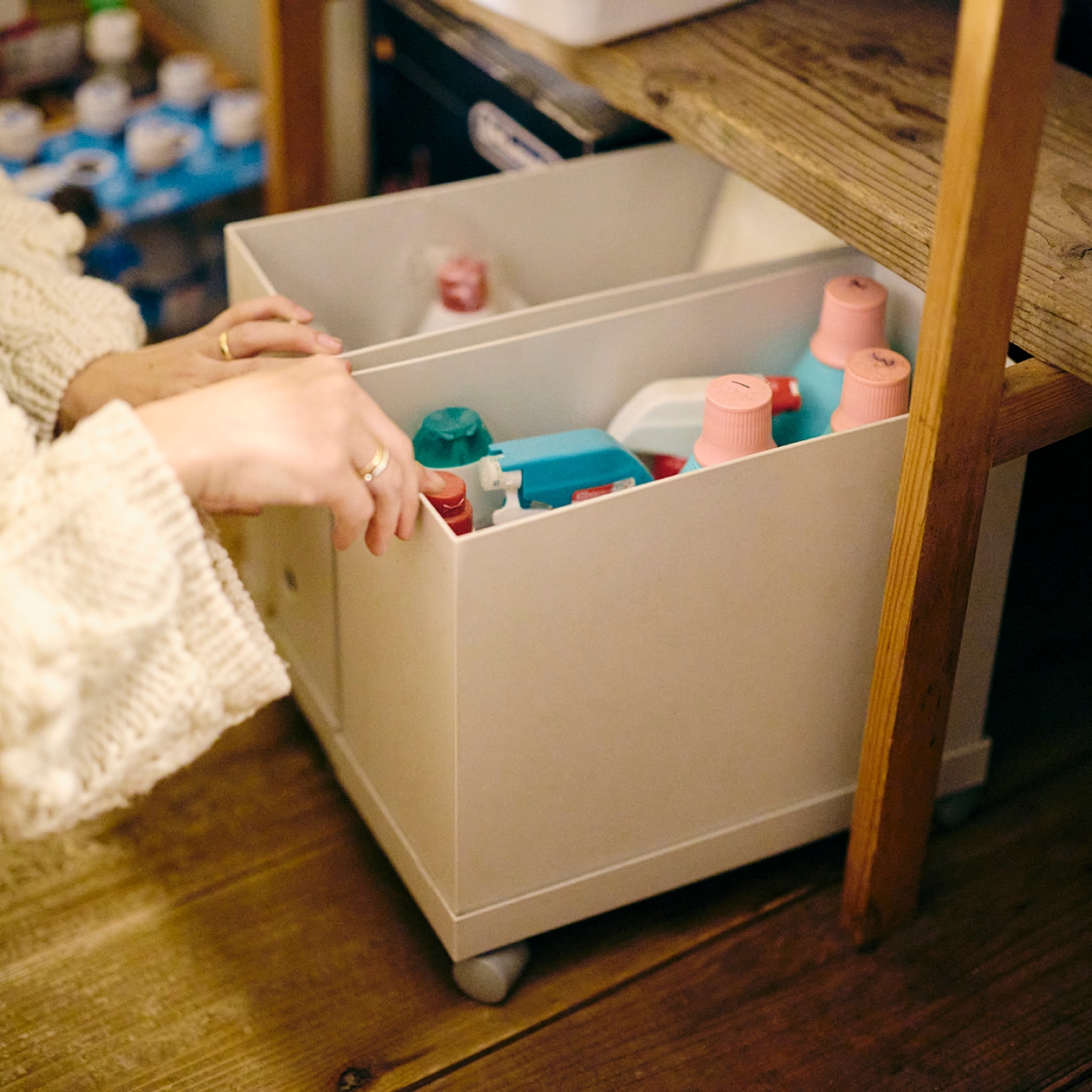 おおらかに、時を重ねてきた部屋 | ポリプロピレンメイクボックス、脚付マットレス ほか_Rf22rU