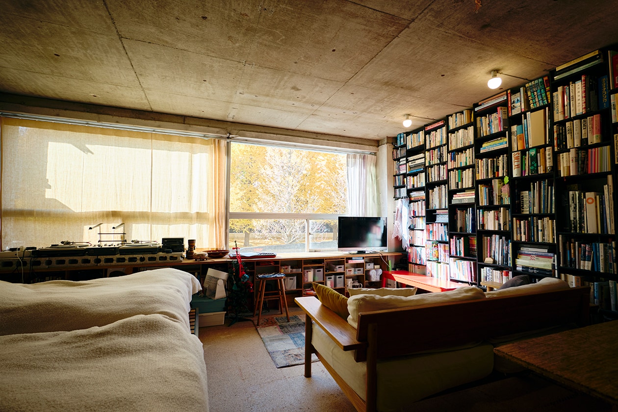 おおらかに、時を重ねてきた部屋 | ポリプロピレンメイクボックス、脚付マットレス ほか_a6lMfv