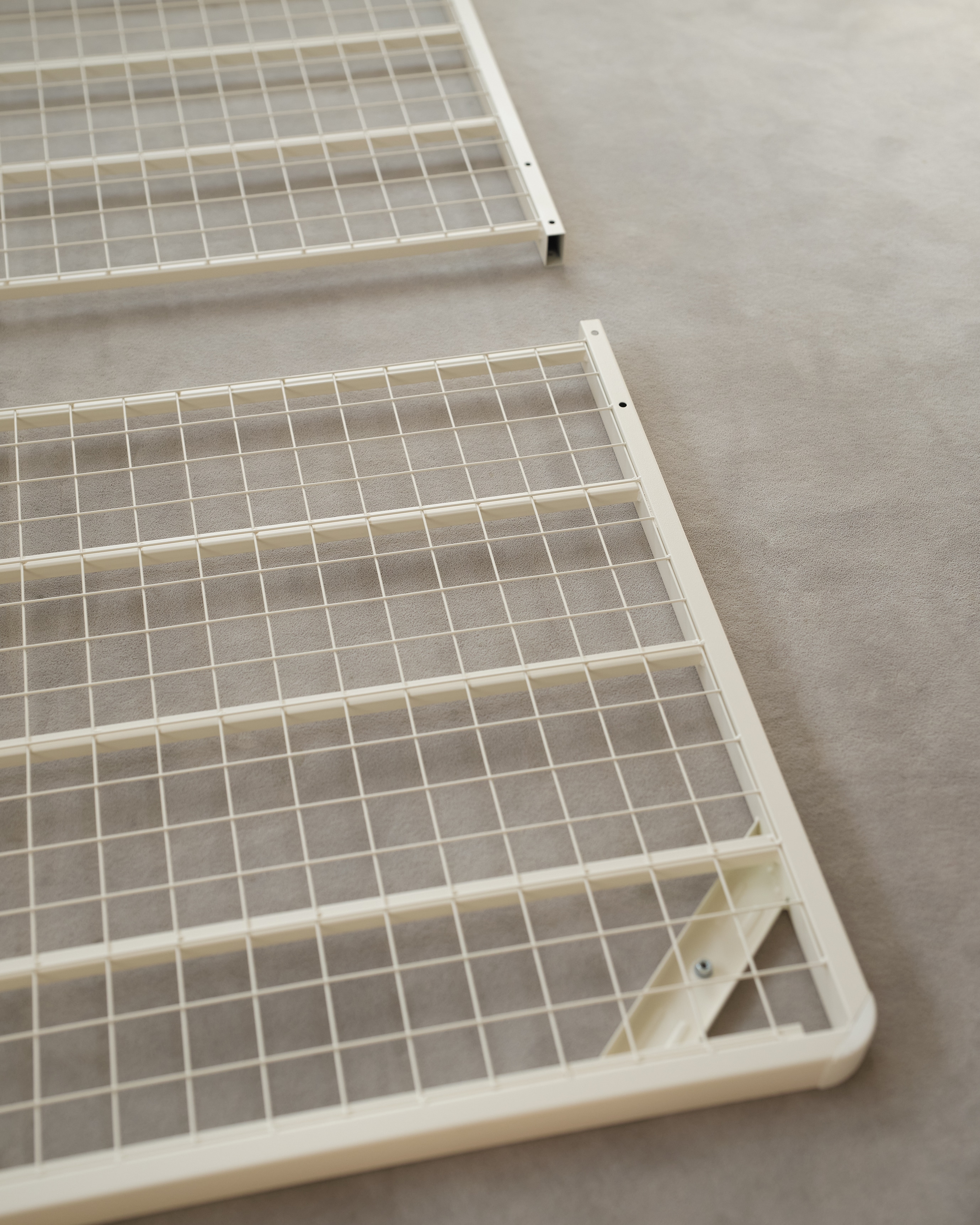 フレームを省くことで広がった、自由な使い方 ｜ 脚付マットレス_VBN11k