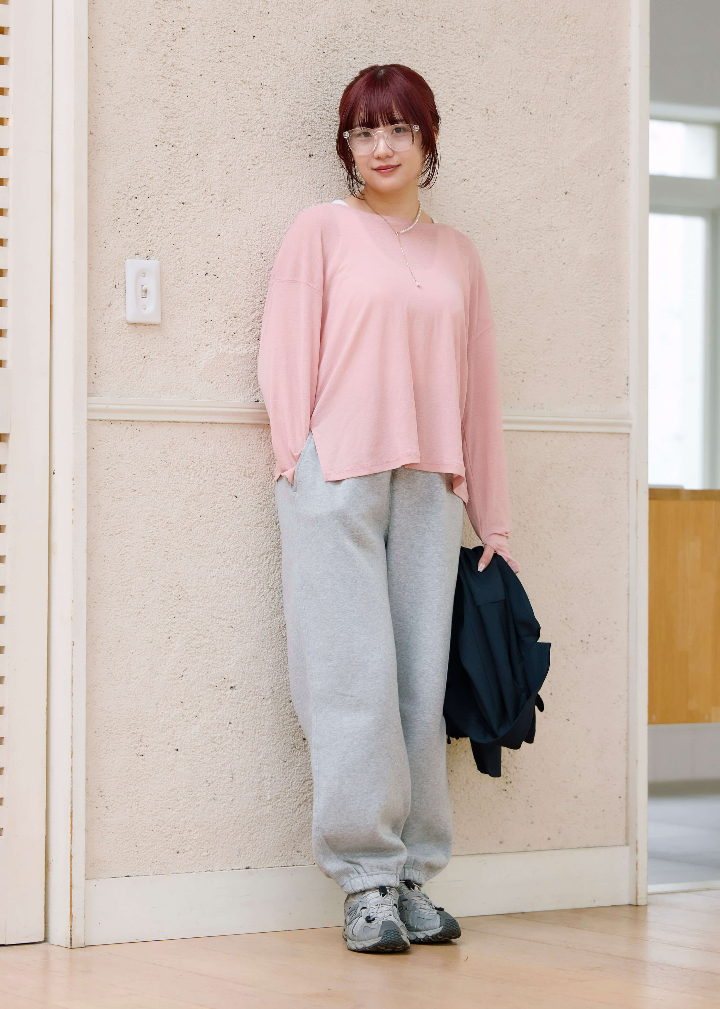 家でも、外でも。軽やかなスウェットパンツ ｜ スタッフのリアルな着こなし_AlbR5G