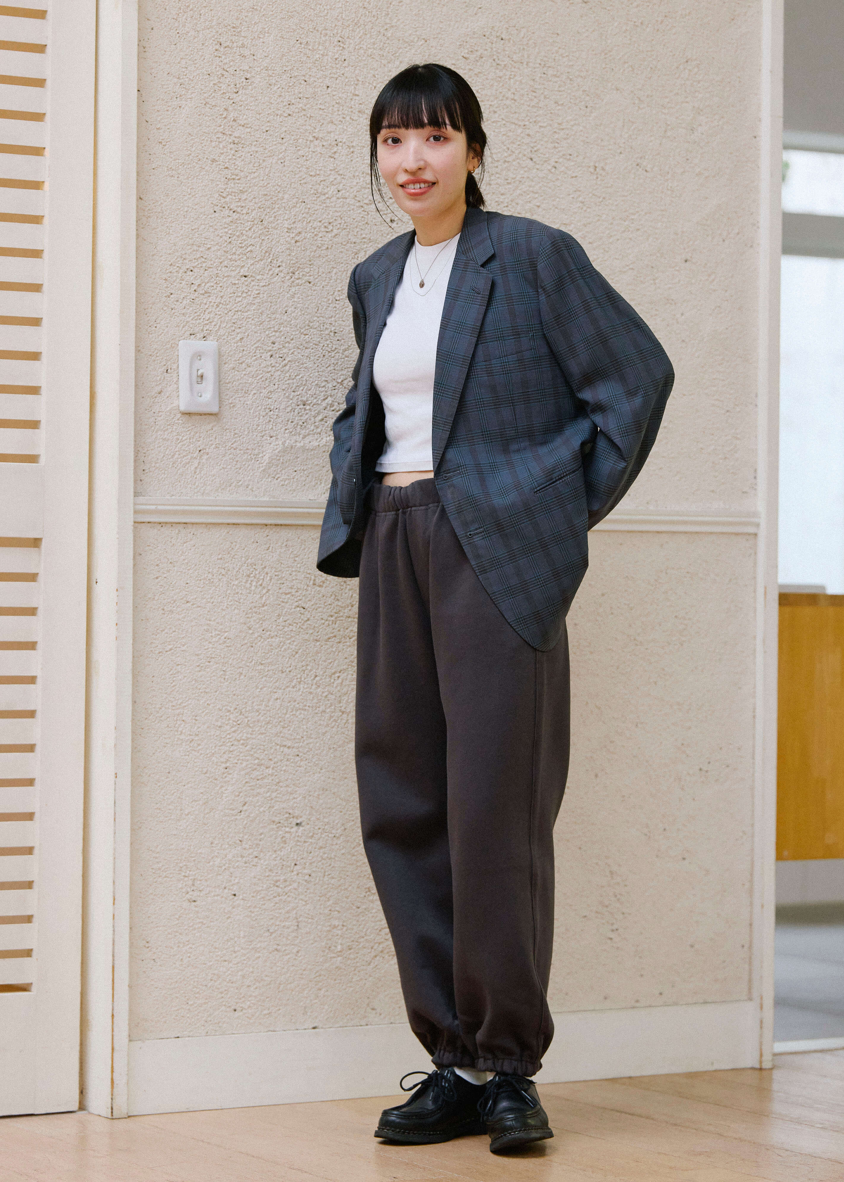 家でも、外でも。軽やかなスウェットパンツ ｜ スタッフのリアルな着こなし_zhp8oU