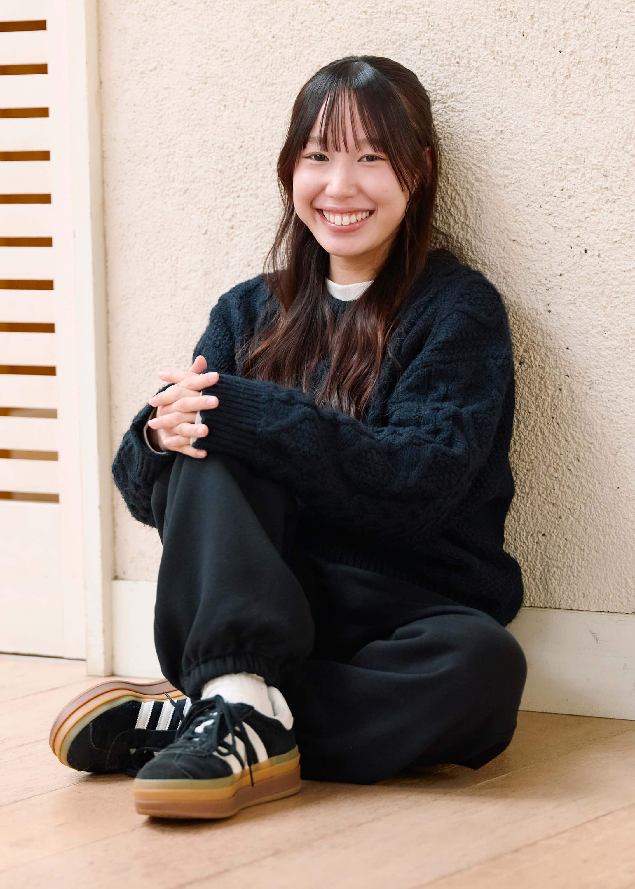 家でも、外でも。軽やかなスウェットパンツ ｜ スタッフのリアルな着こなし_f6J3fJ