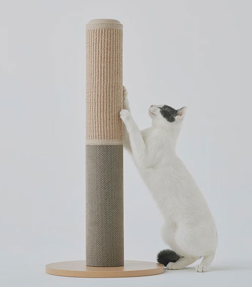 「素材の違いで、研ぎ心地を選べる。長く使えるポール型爪とぎ。」