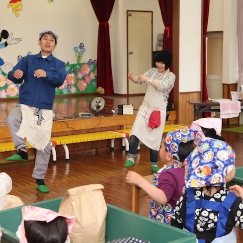 【五味醤油】　歌って、踊る味噌職人。味噌屋は味噌づくりの手伝いをするサービス業_Rv2eIl