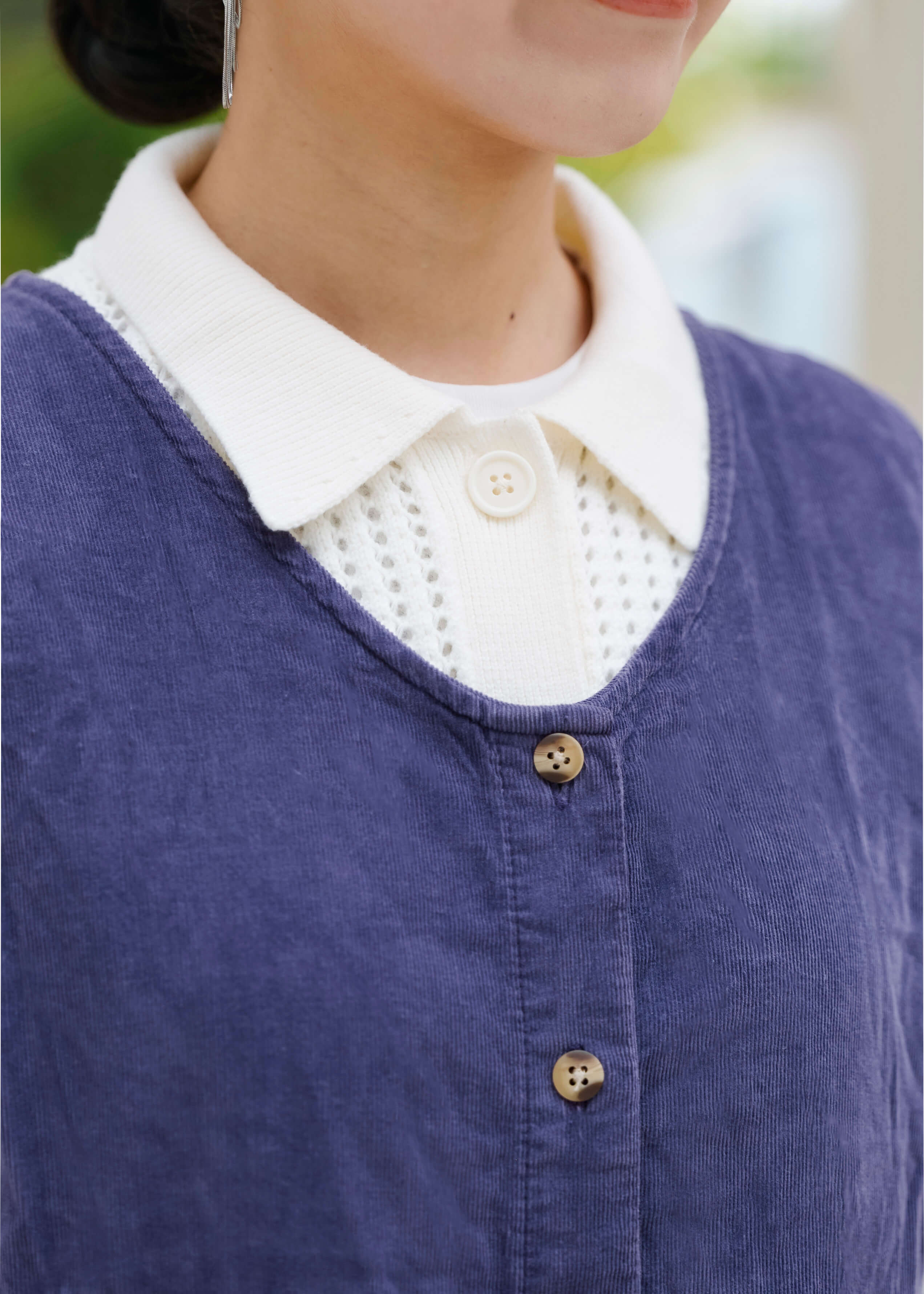 さらりと羽織れる、透かし編みのカーディガン ｜ スタッフのリアルな着こなし_aBZ6ZO