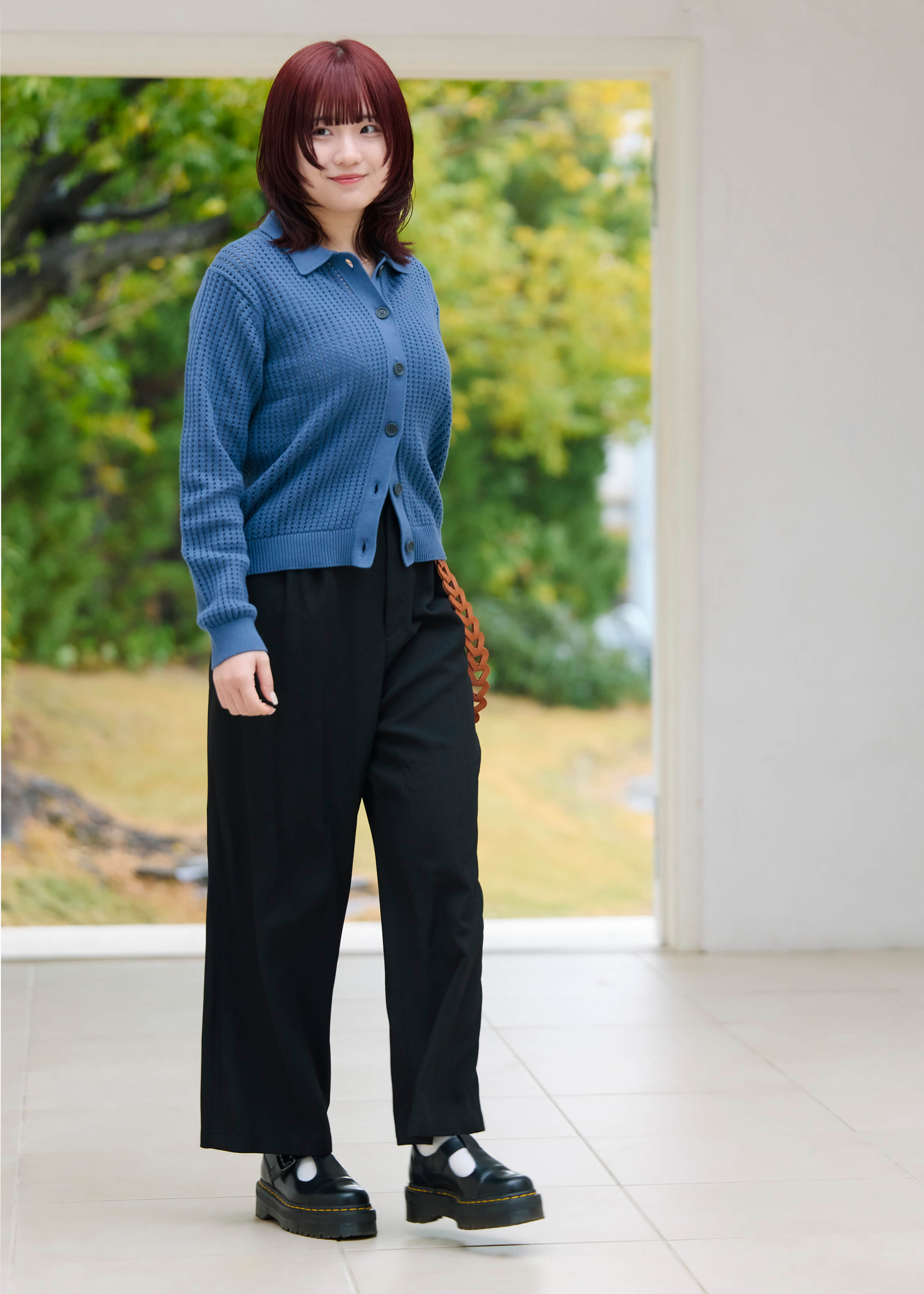 さらりと羽織れる、透かし編みのカーディガン ｜ スタッフのリアルな着こなし_EH2Iq1