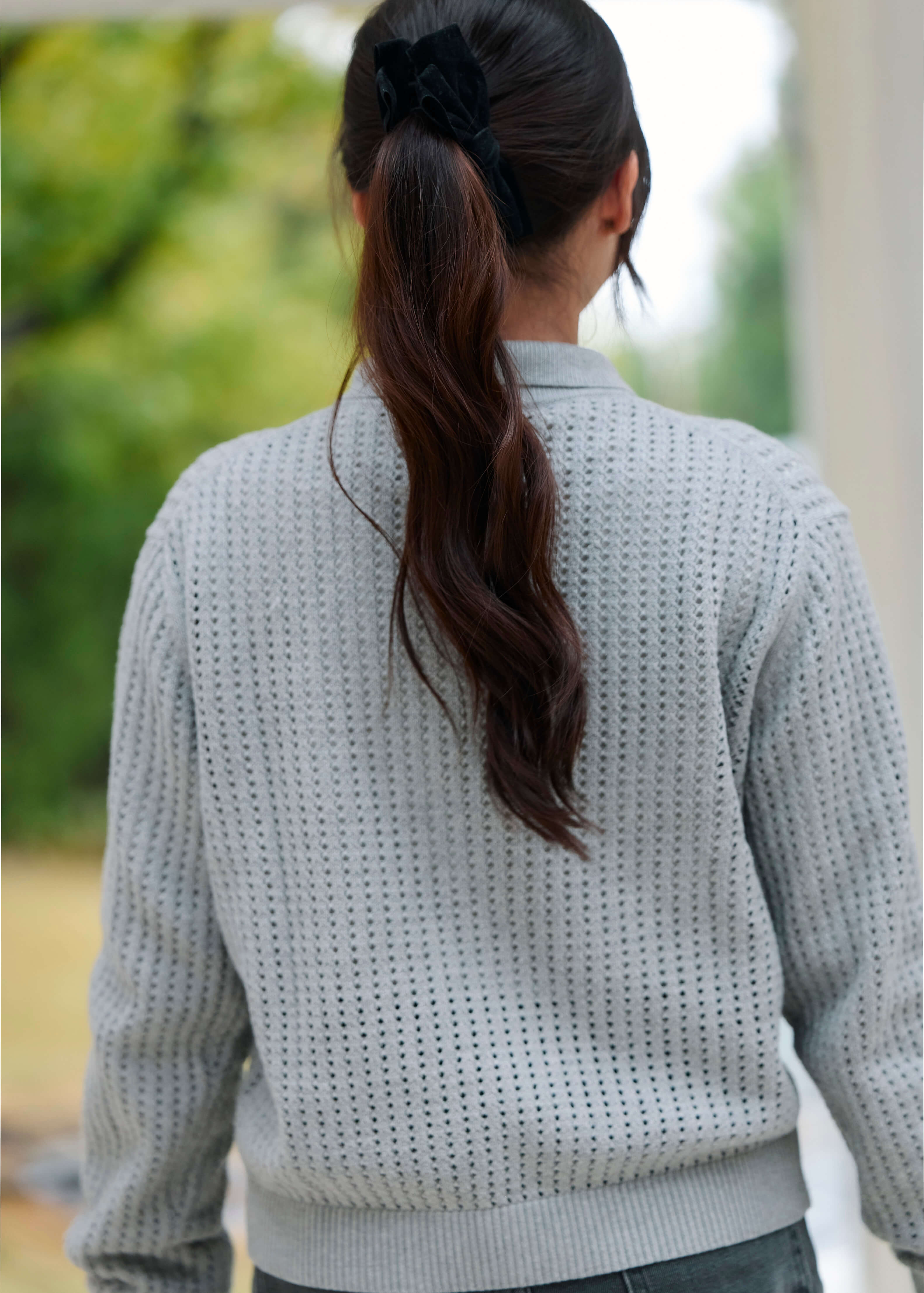 さらりと羽織れる、透かし編みのカーディガン ｜ スタッフのリアルな着こなし_Nrbv81