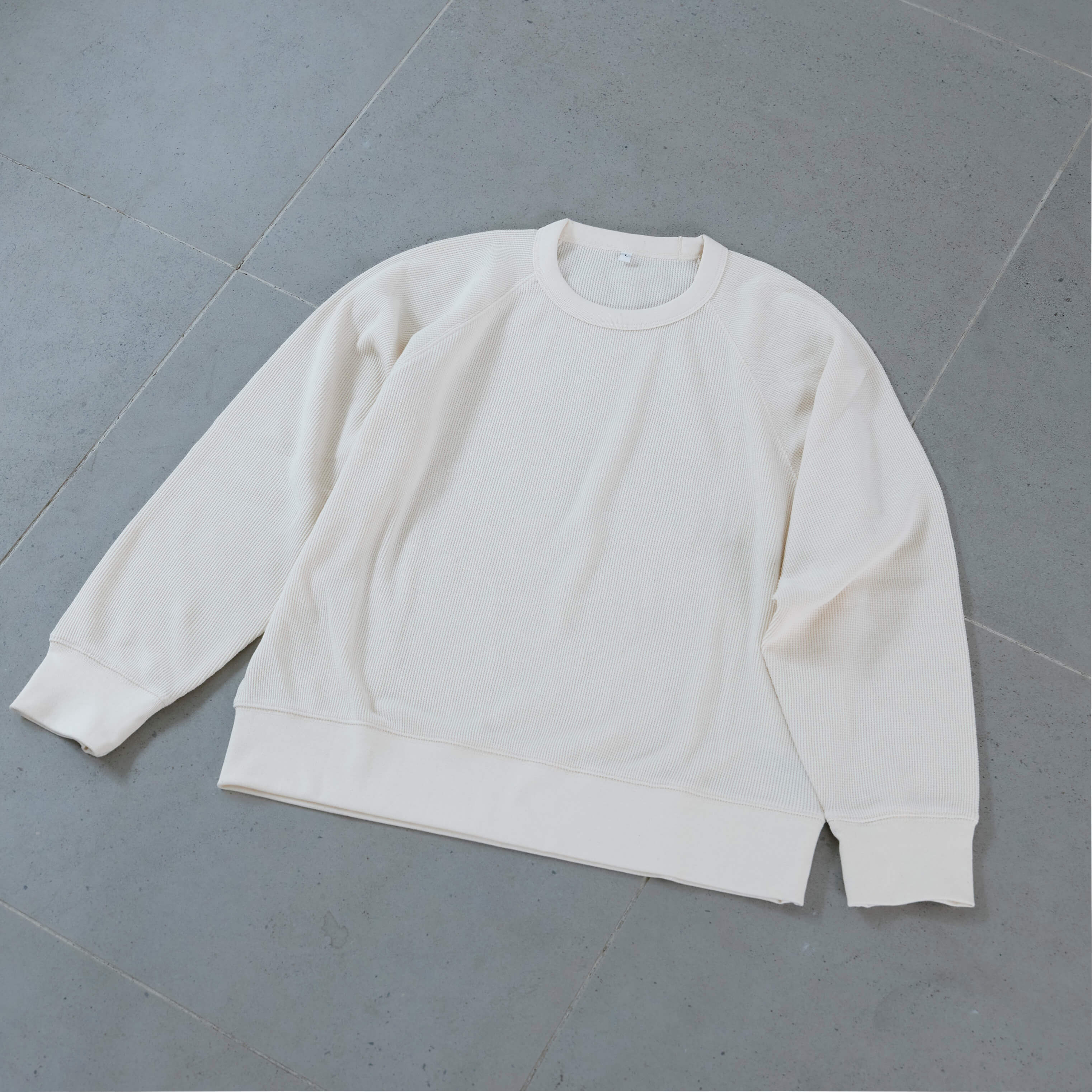 肌触りやわらかな、ワッフル編みのTシャツ ｜ スタッフのリアルな着こなし_wgMx34