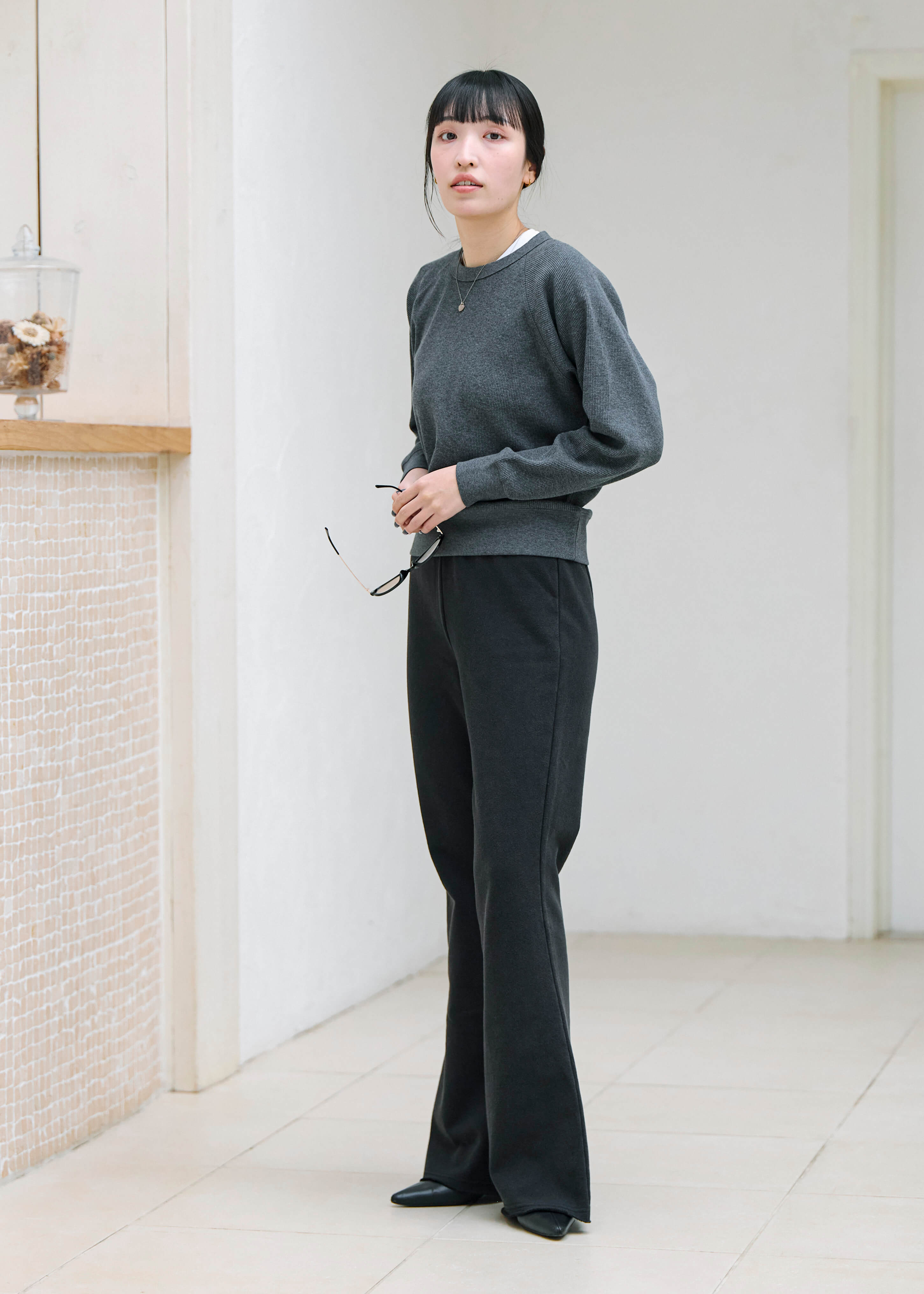 肌触りやわらかな、ワッフル編みのTシャツ ｜ スタッフのリアルな着こなし_gil8F5