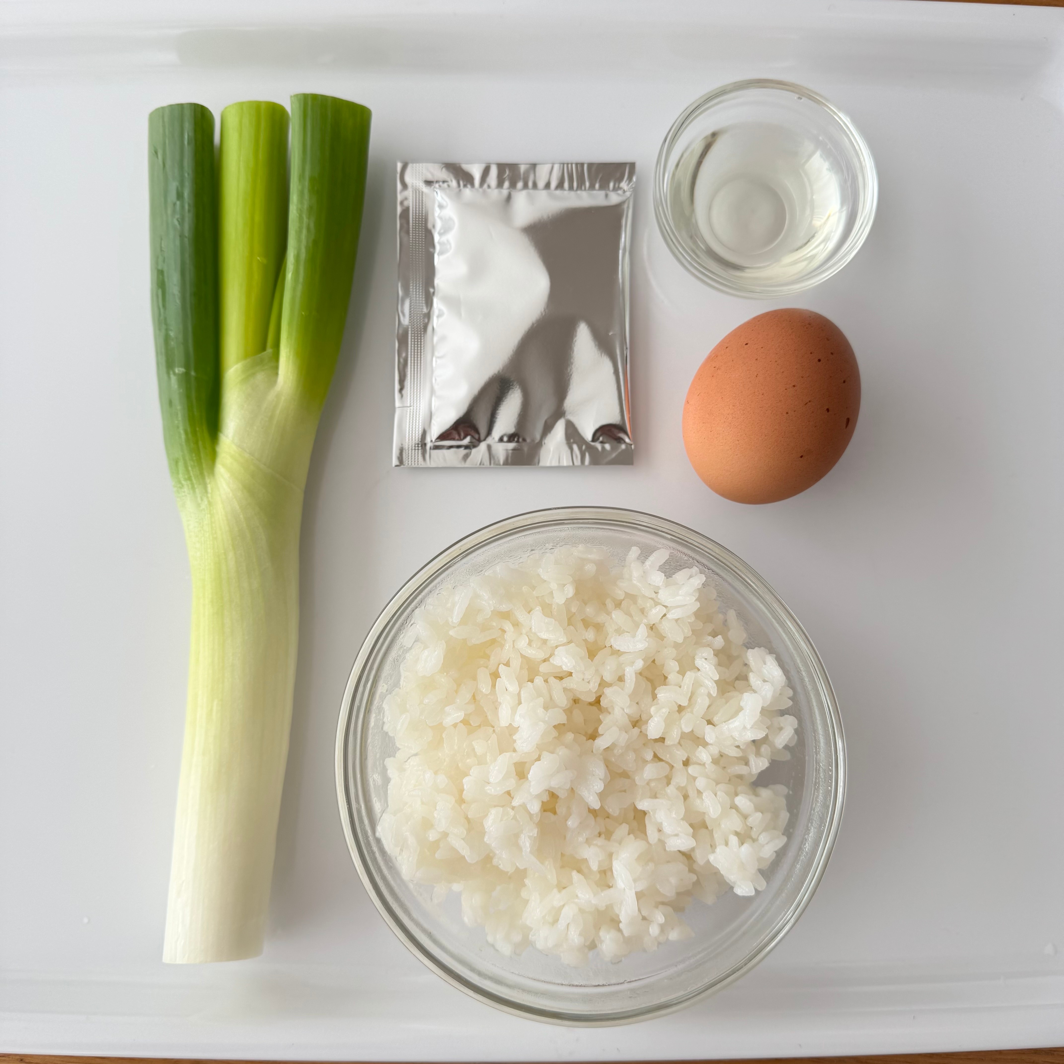 味がきまる「青菜炒めの素」で作る野菜炒めとチャーハン_xd38fy