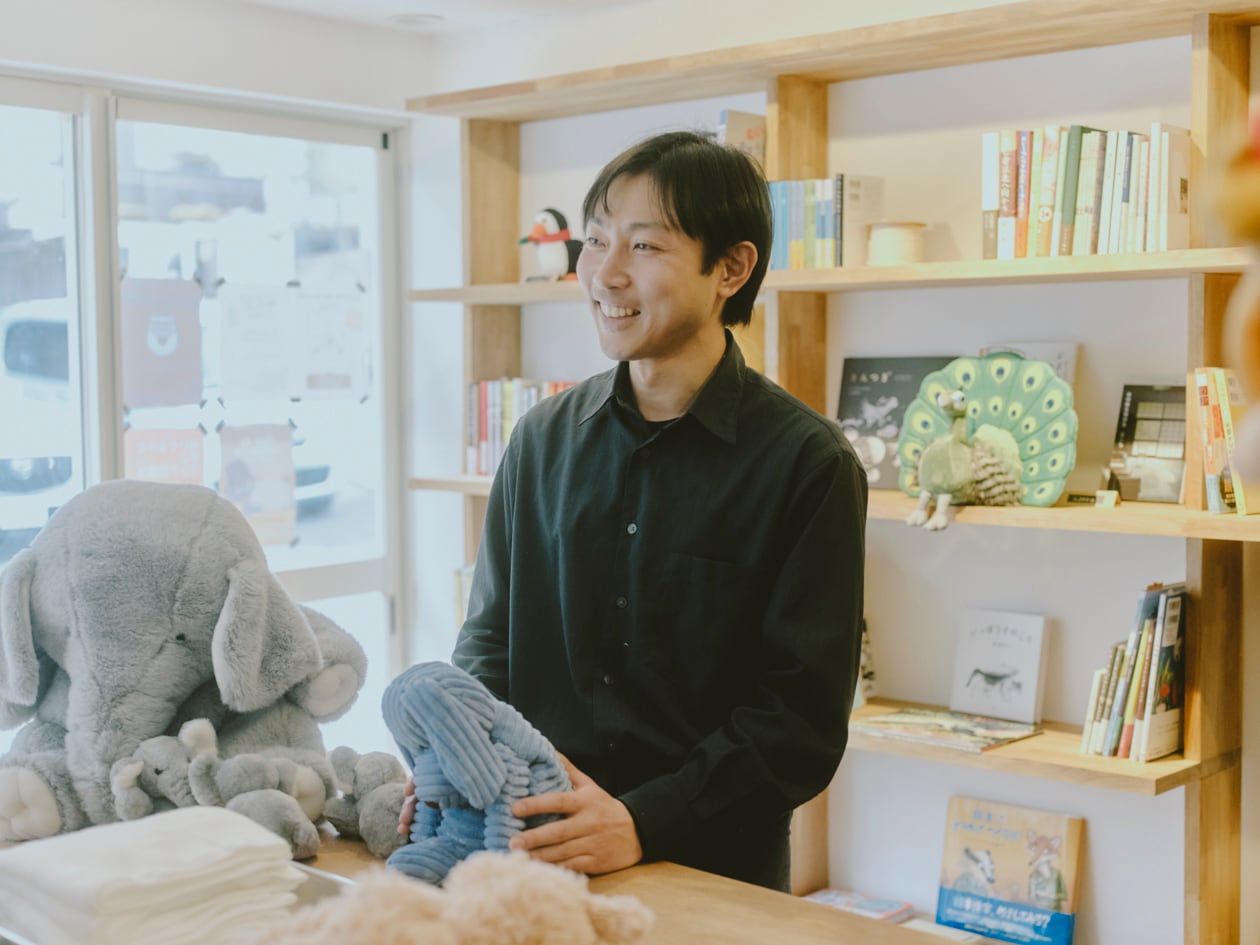 「ぬいぐるみを洗う人はやさしい」飯村諭さん | ふっくらパイルフェイスタオル ほか_yUu7Hp