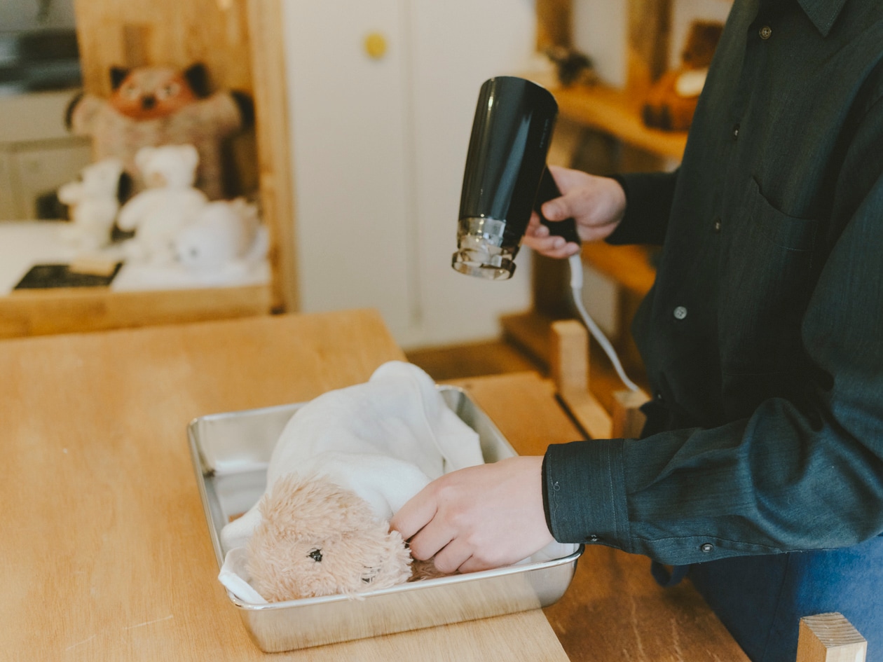 「ぬいぐるみを洗う人はやさしい」飯村諭さん | ふっくらパイルフェイスタオル ほか_bG9y0S