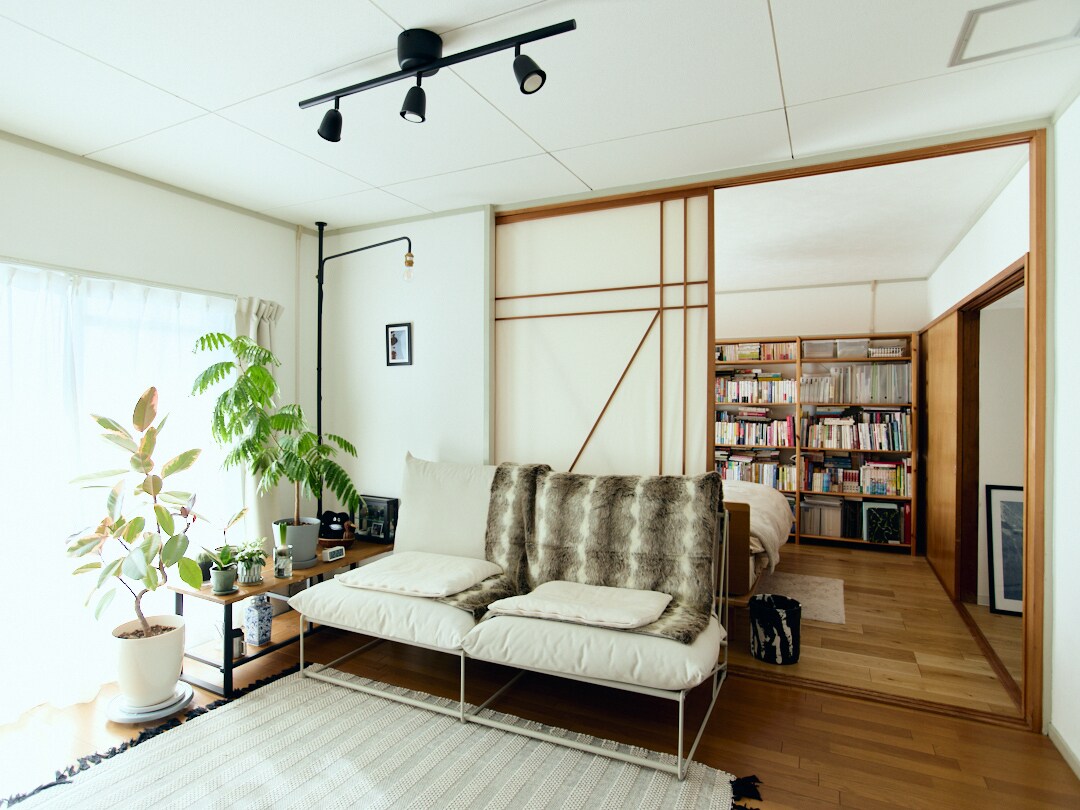 女性二人暮らし、二十年。名前のつかない関係の中で考えた。「“普通”の暮らしってなんだろう」はらだ有彩さん_0979u7