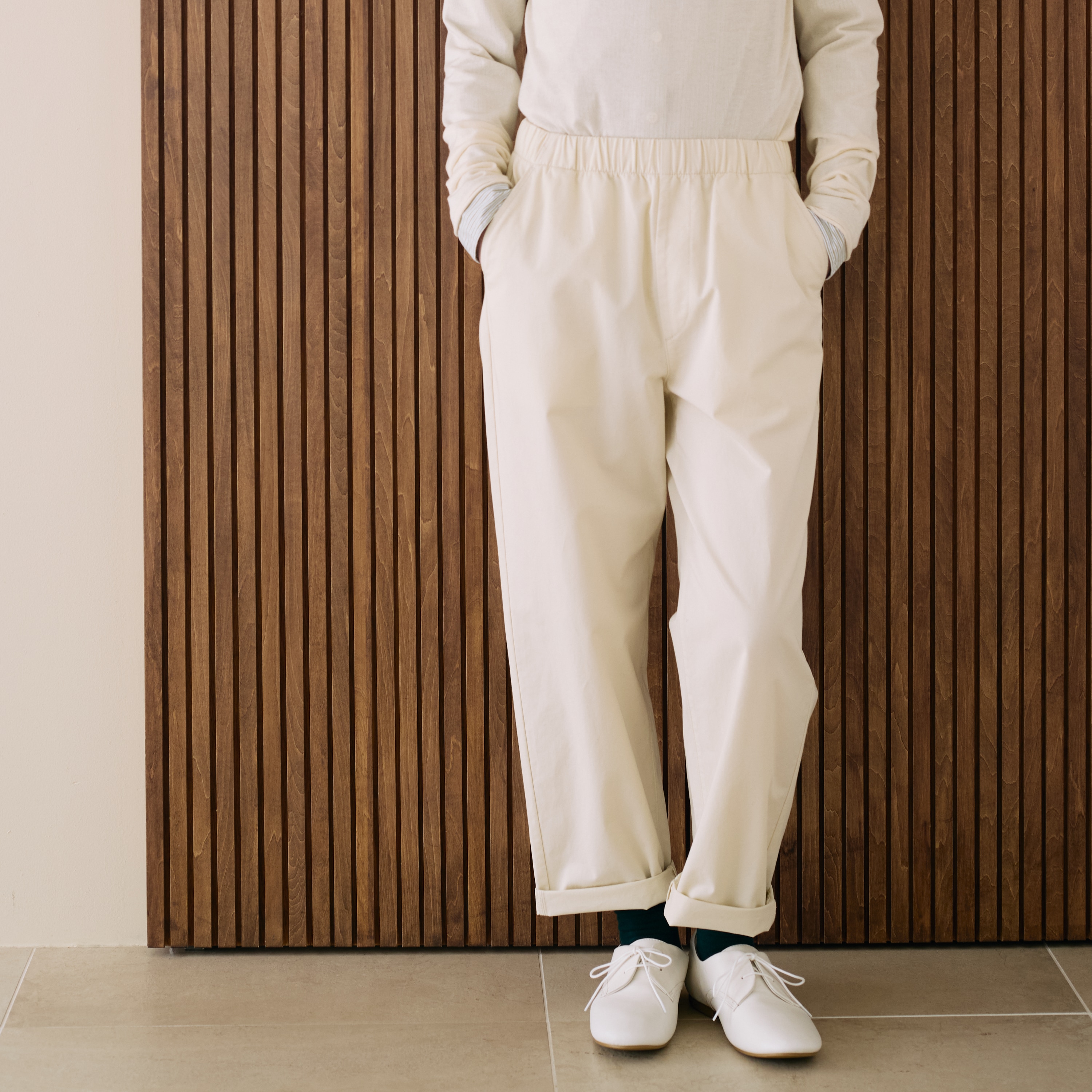 アクティブからくつろぎまで。頼れる「イージーパンツ」｜ 着まわしたい、定番服_fnul4Y