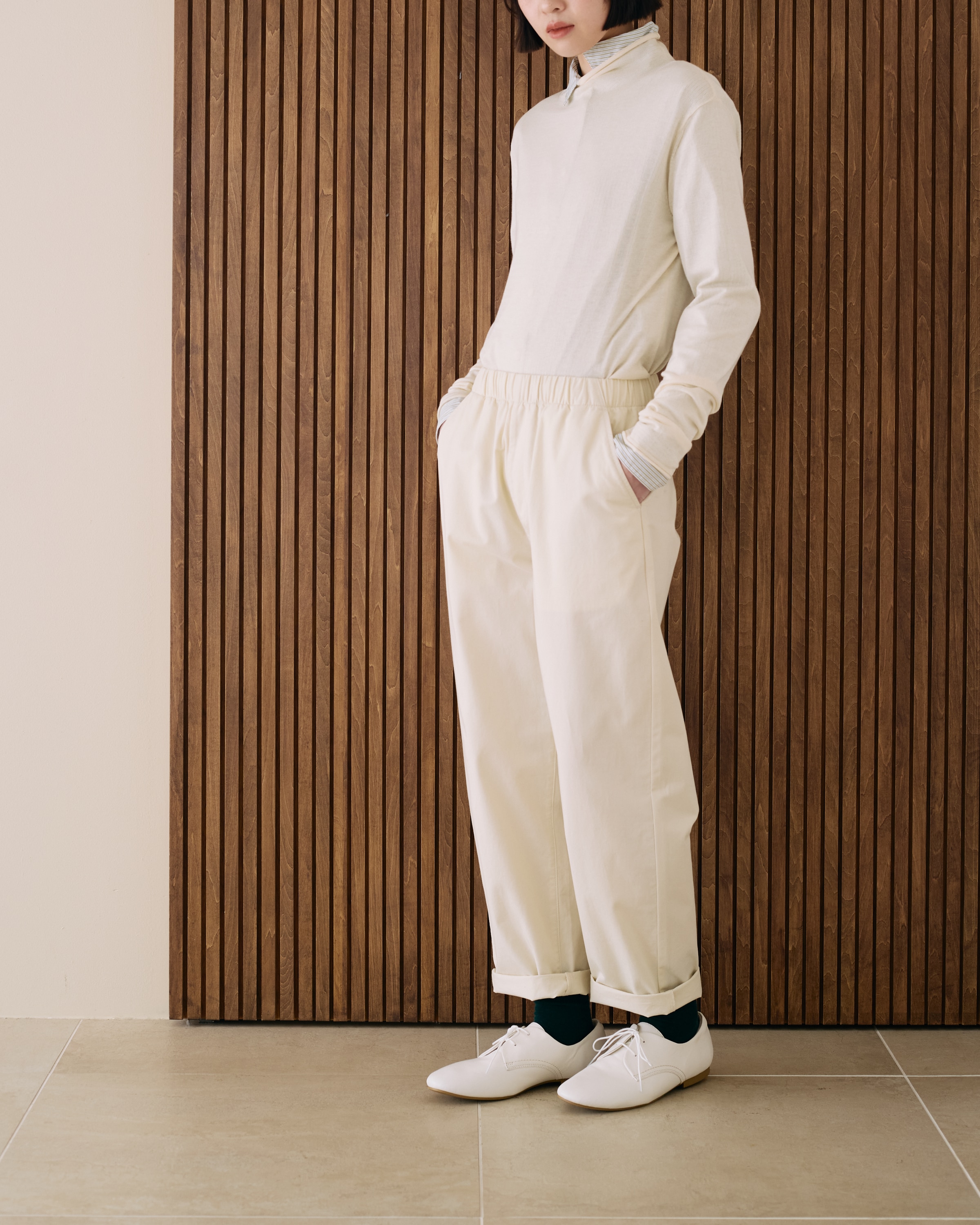 アクティブからくつろぎまで。頼れる「イージーパンツ」｜ 着まわしたい、定番服_U477k6