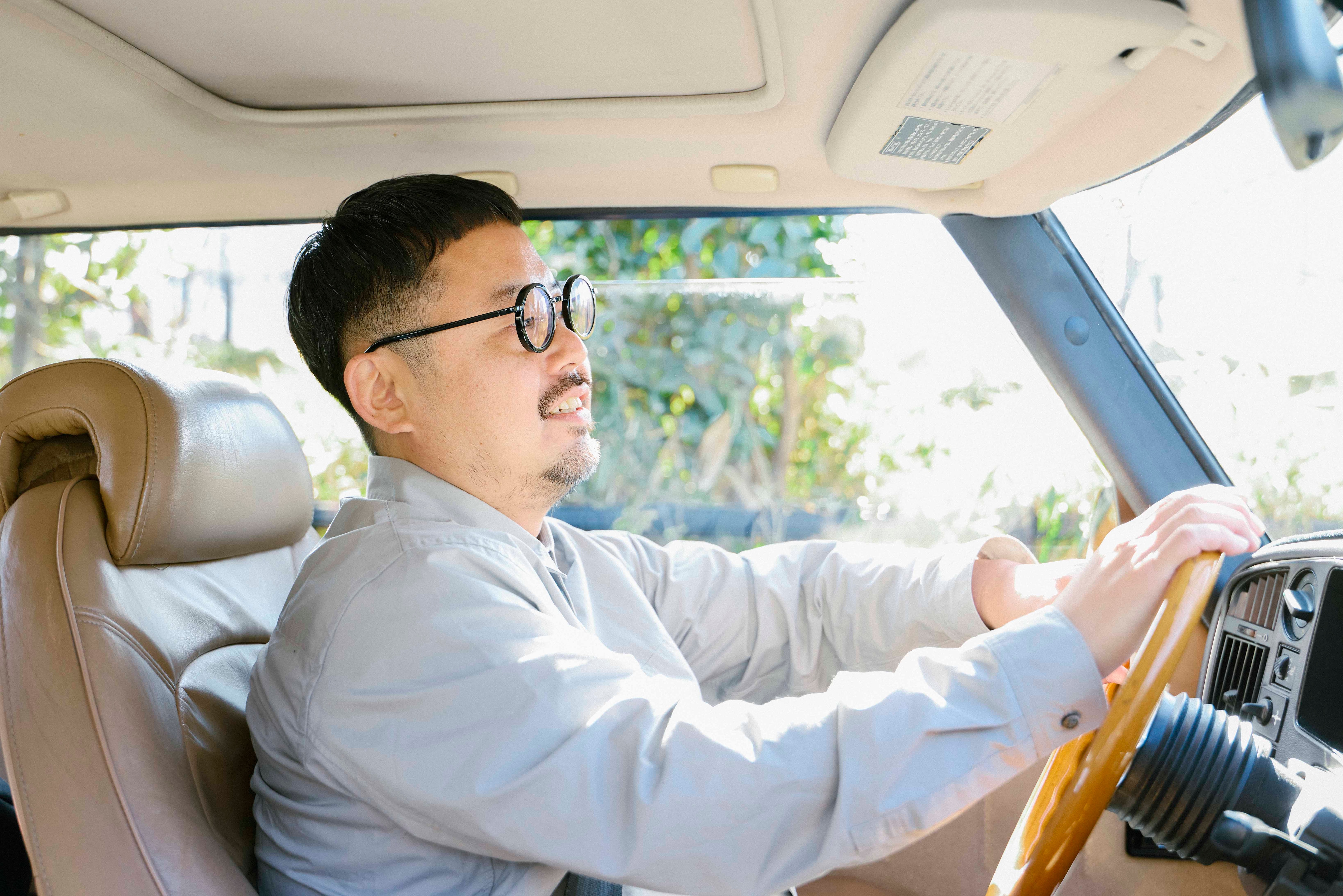 写真家 阿部ケンヤさんが着るMUJI Laboのコットンワークシャツ