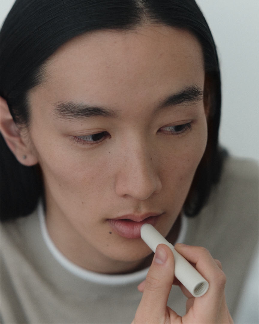 古い角質を取り、よい血色に。リップスクラブ | いつものスキンケアにもう一手間。清潔に、健やかに。無印良品のメイク_HBZ1T9