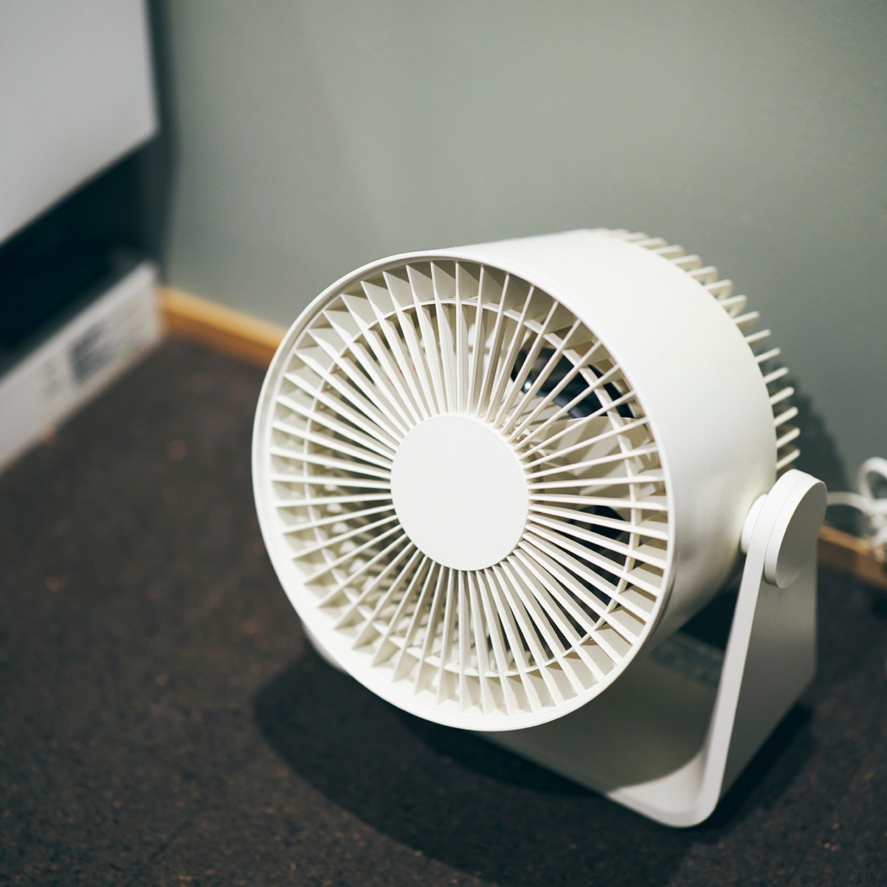 住みたい空間をつくりあげた部屋 ｜ スタッキングシェルフ、ステンレス ユニットシェルフ ほか_iSsv7q