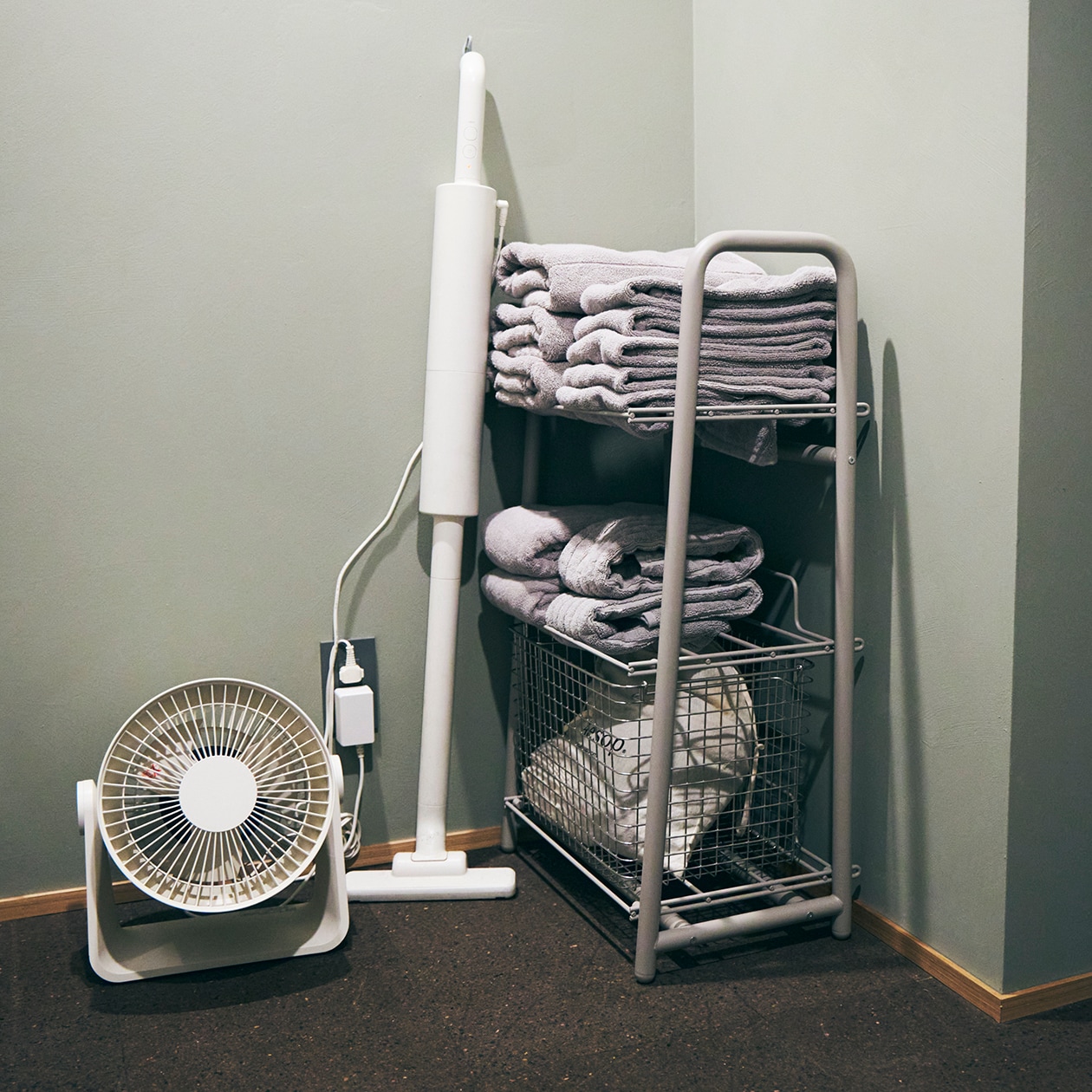 住みたい空間をつくりあげた部屋 ｜ スタッキングシェルフ、ステンレス ユニットシェルフ ほか_06ZU2H