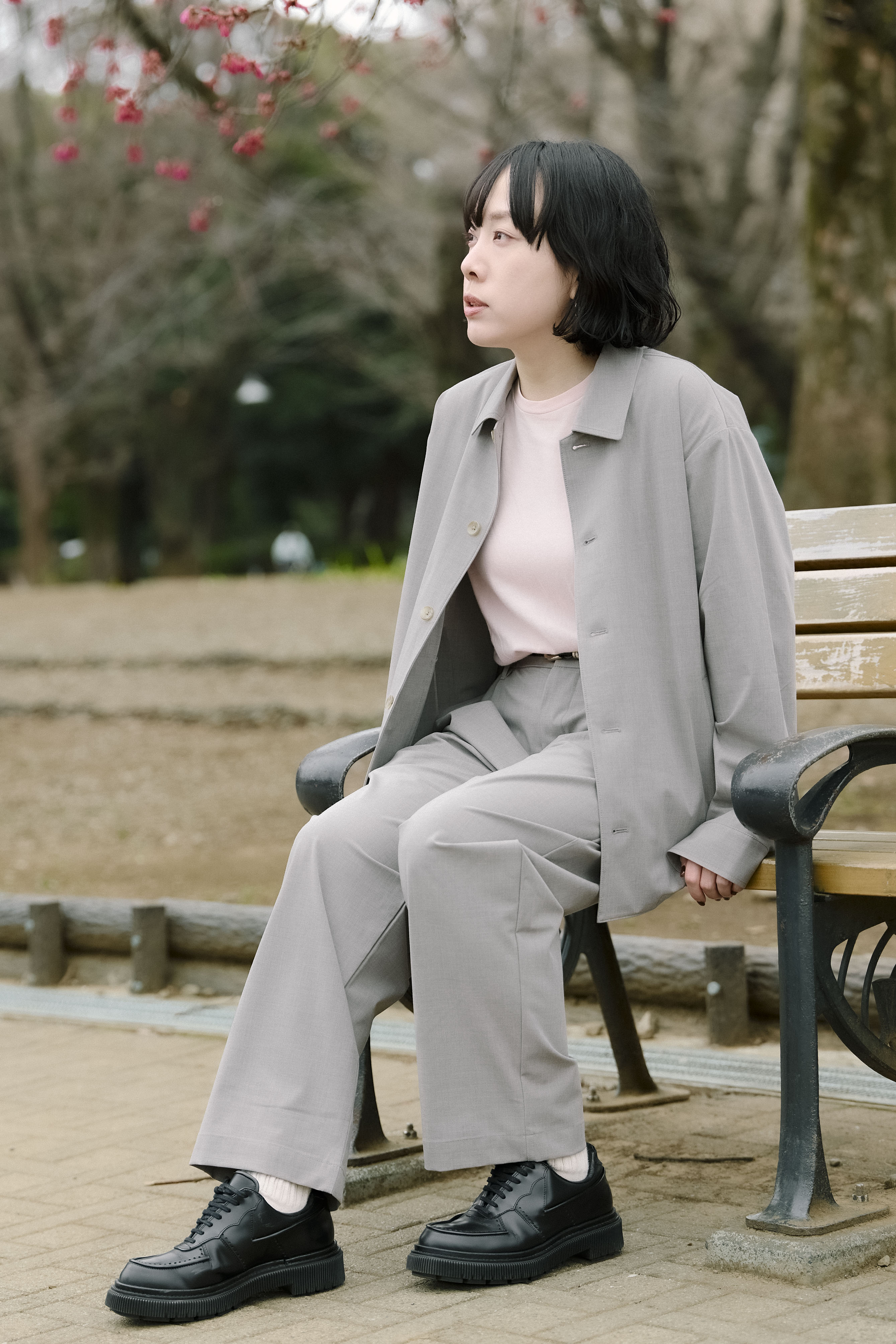 「生地や縫製の良さは裾に出る、と思います」榊原優佳（スタイリスト） |  ワイドイージーパンツほか_LY6zer