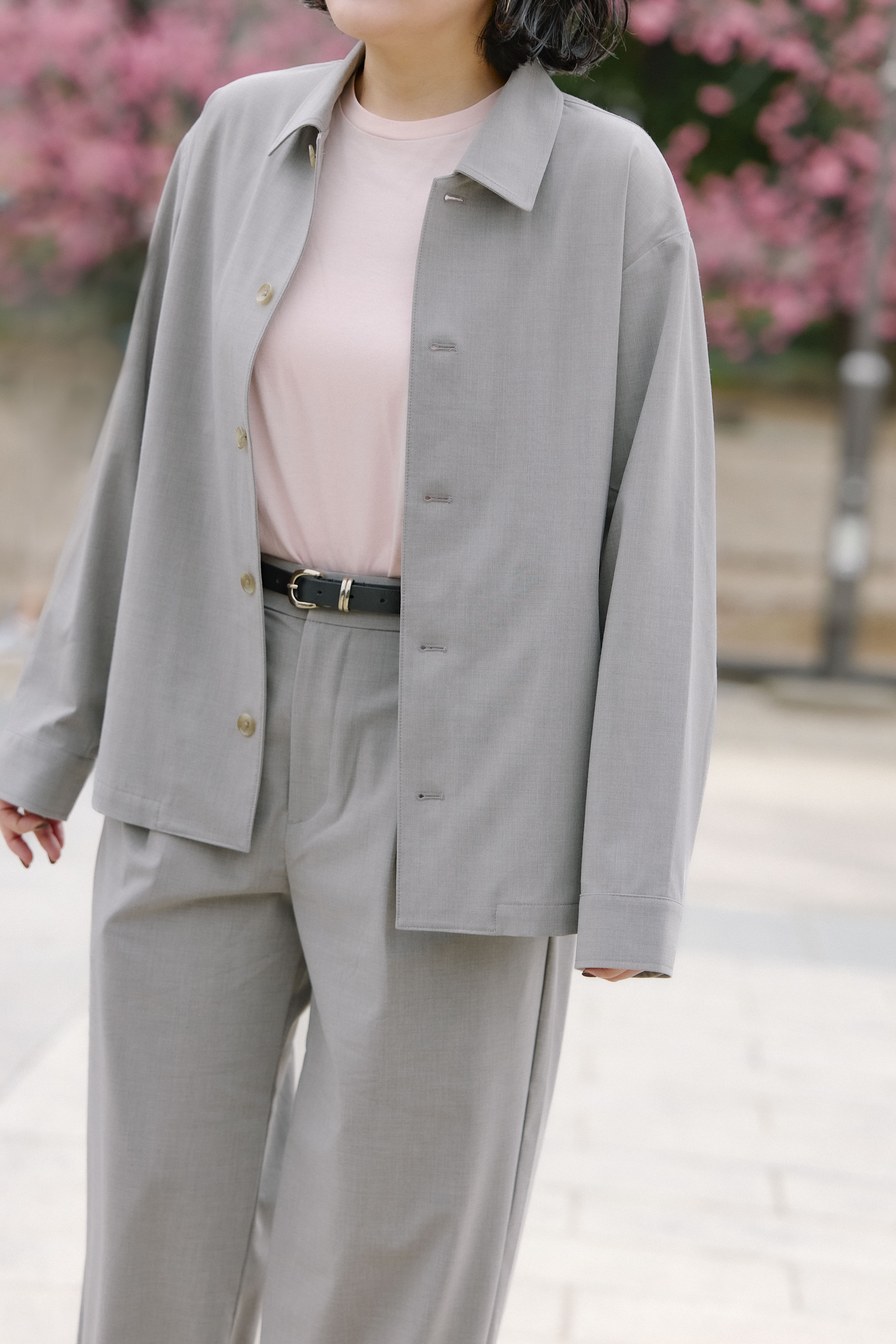 「生地や縫製の良さは裾に出る、と思います」榊原優佳（スタイリスト） |  ワイドイージーパンツほか_W43Yji