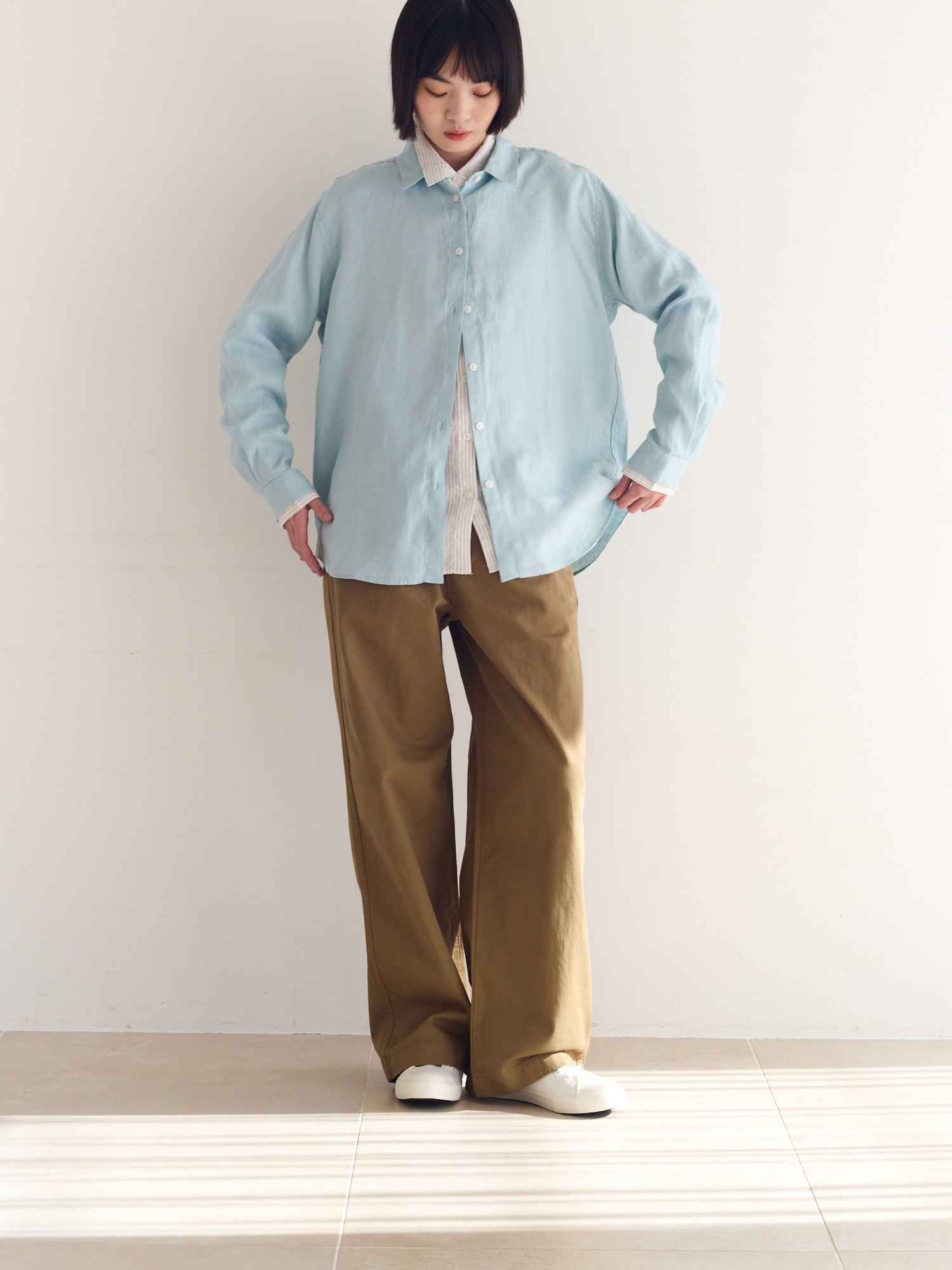 洗いざらしの風合いを楽しむ、涼やかな「リネンシャツ」 ｜  着まわしたい、定番服_9GCibC