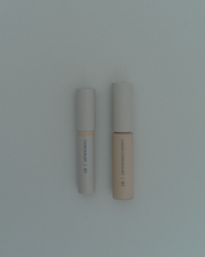 ニキビやクマを自然にカバー。薬用コンシーラー&薬用リキッドコンシーラー | いつものスキンケアにもうひと手間。清潔に、健やかに。無印良品のメイク_66jREz