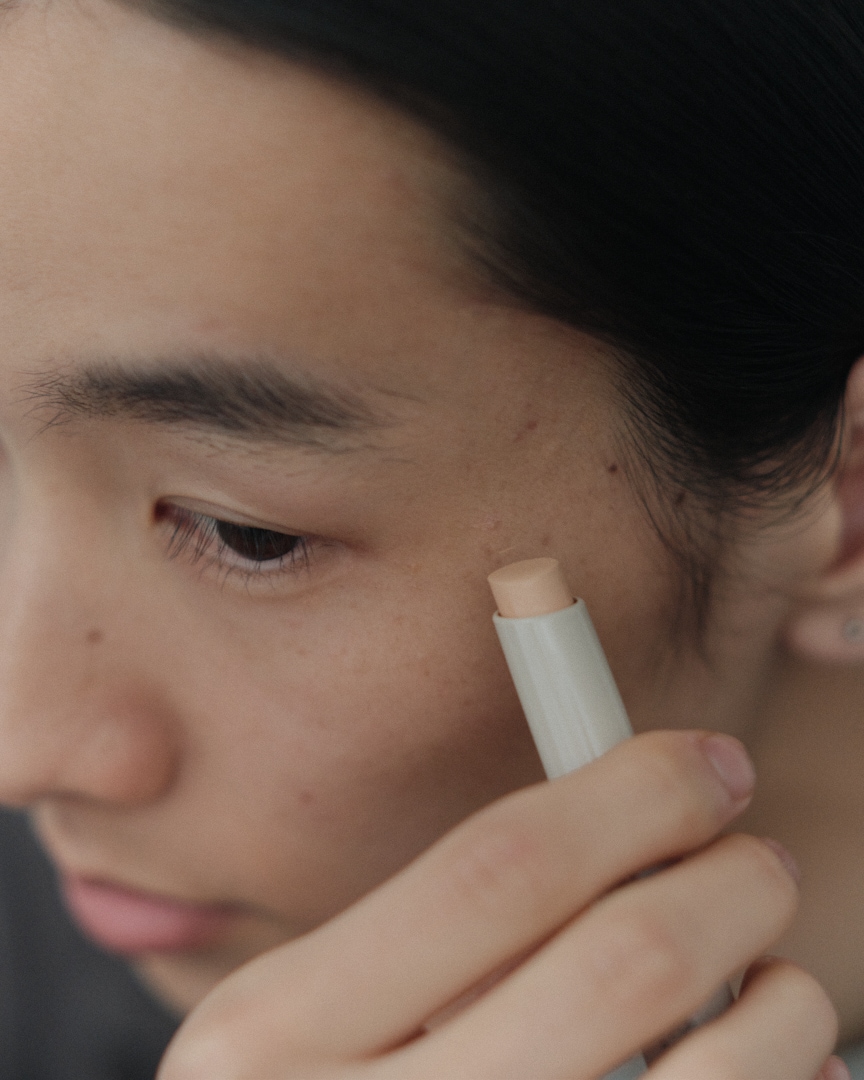 ニキビやクマを自然にカバー。薬用コンシーラー&薬用リキッドコンシーラー | いつものスキンケアにもうひと手間。清潔に、健やかに。無印良品のメイク_IW05lB