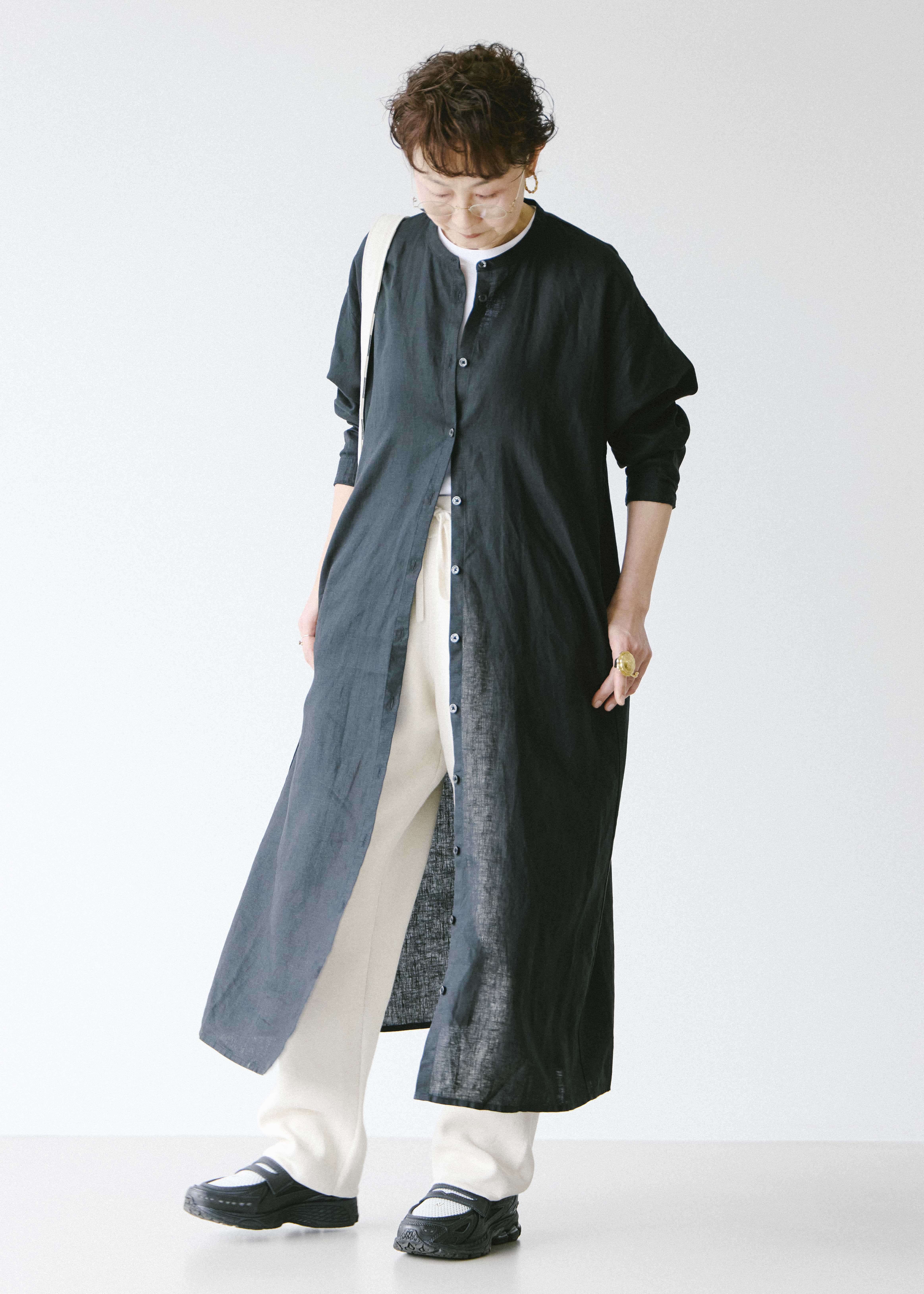 モノトーンを軸に、遊び心を ｜ スタッフのリアルな着こなし_6iPAj9