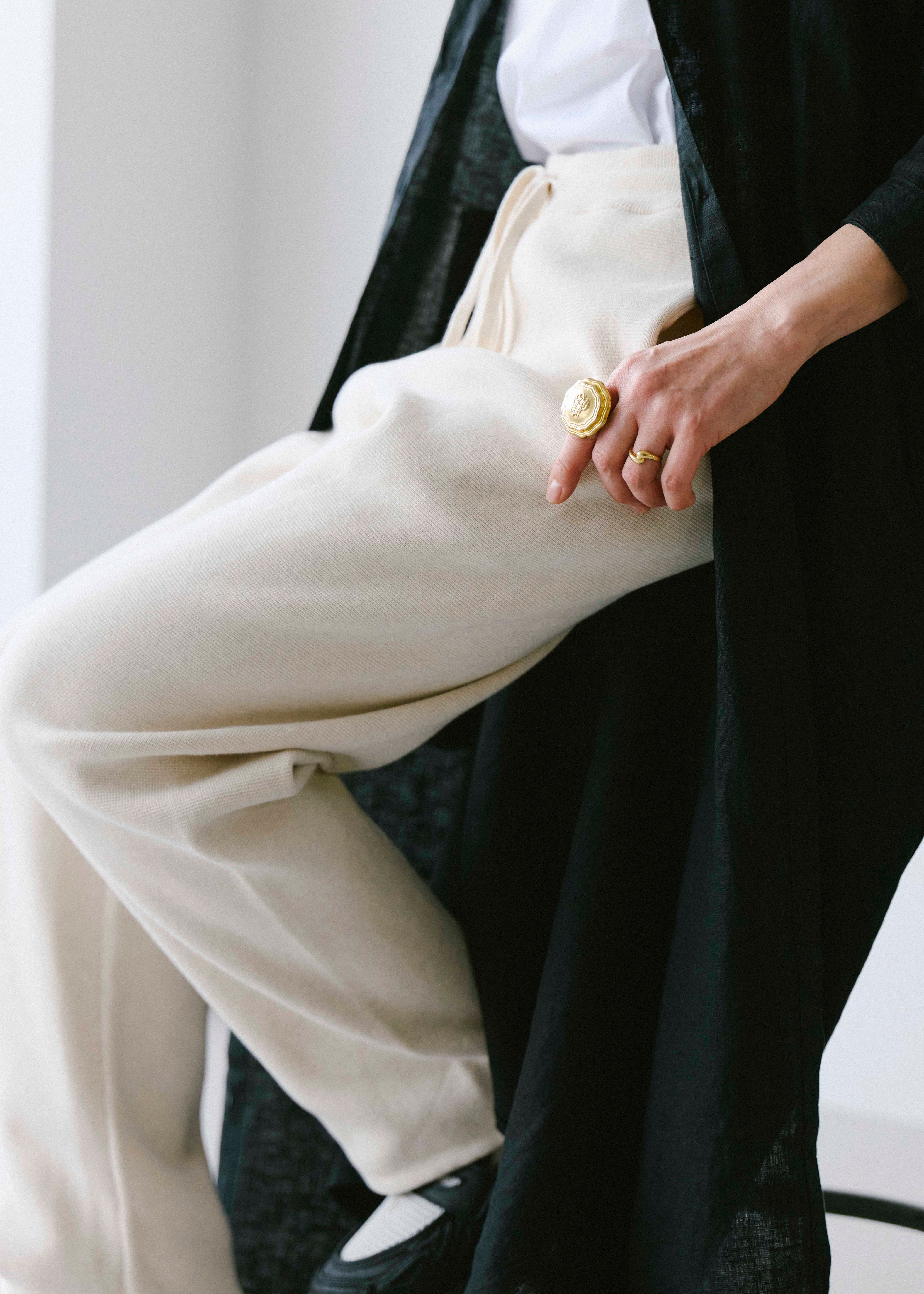 モノトーンを軸に、遊び心を ｜ スタッフのリアルな着こなし_LZrNb0