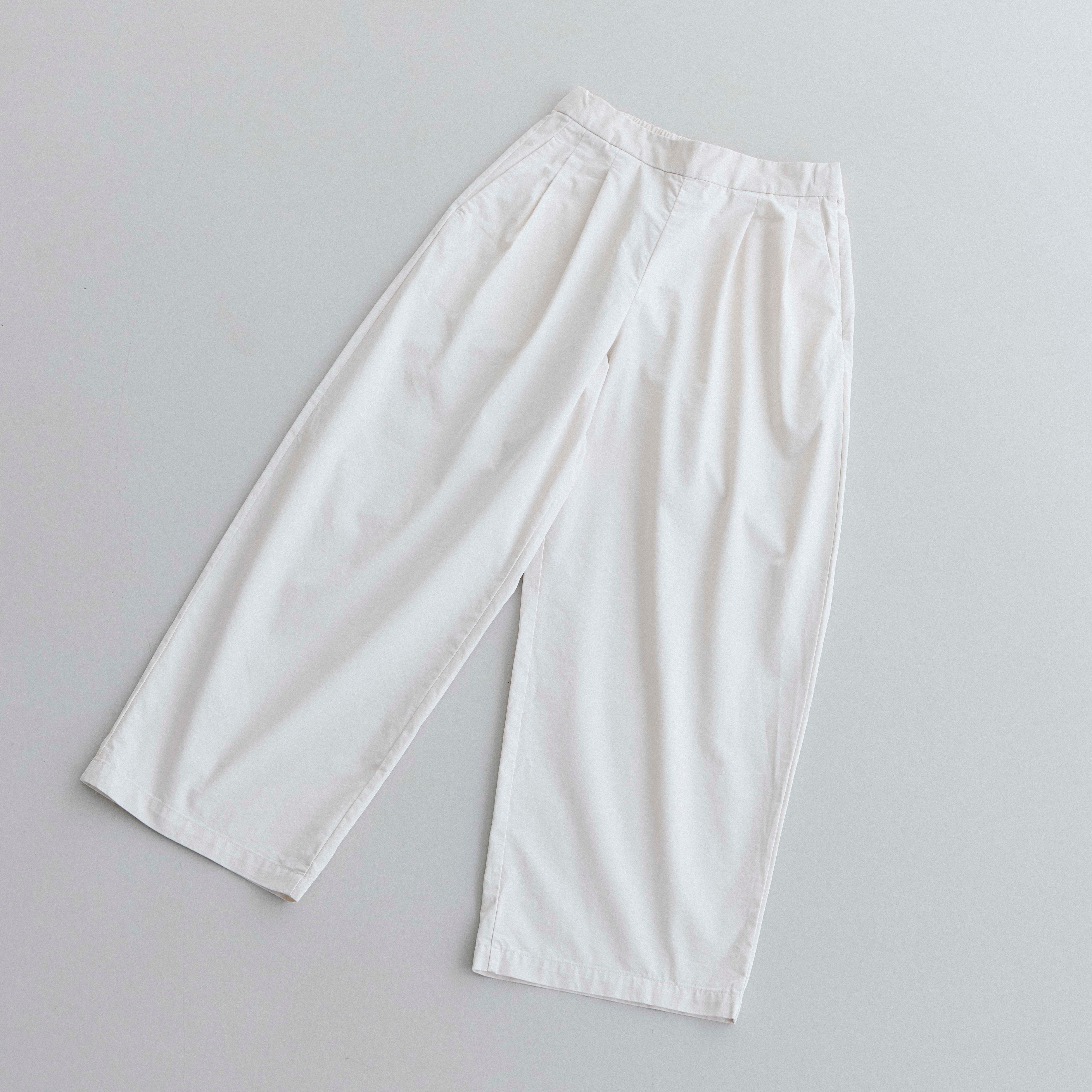 モノトーンを軸に、遊び心を ｜ スタッフのリアルな着こなし_LeqV9J