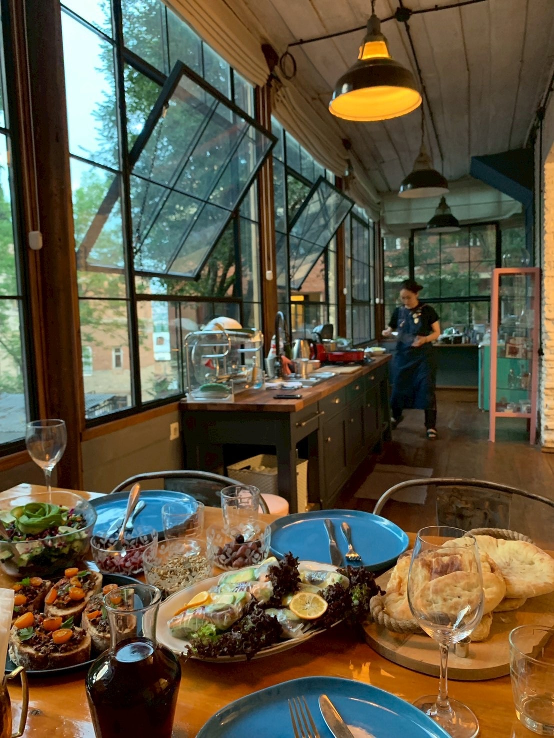 「キャリーケースは現地の食材でいっぱい。旅はいつもの道具をコンパクトに」小池陽子(ヴィーガンフードクリエイター) | 携帯用発泡ウレタン石けん置き、携帯用シリコーンコップ ほか_P3UqkQ