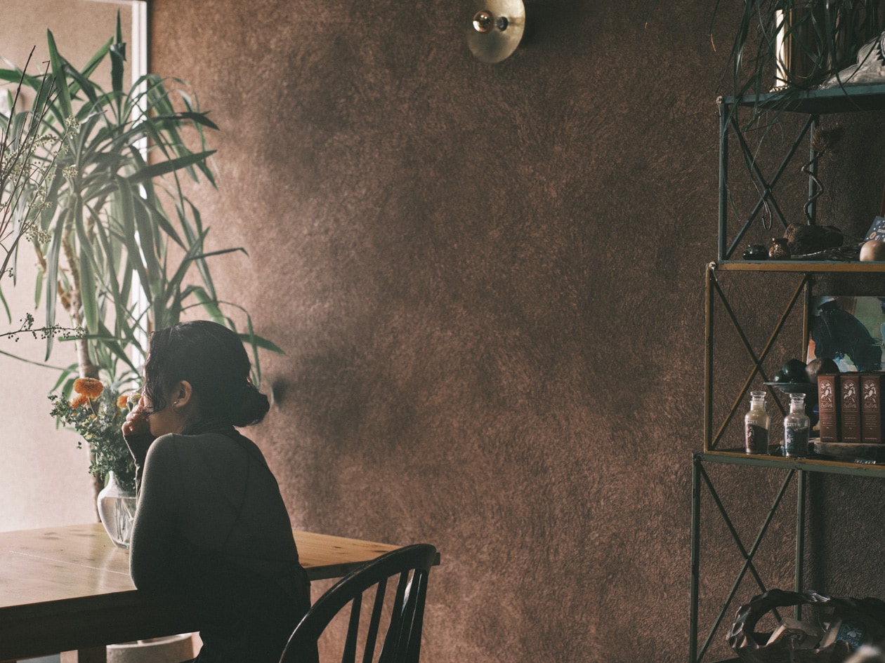 「キャリーケースは現地の食材でいっぱい。旅はいつもの道具をコンパクトに」小池陽子(ヴィーガンフードクリエイター) | 携帯用発泡ウレタン石けん置き、携帯用シリコーンコップ ほか_EXG8BE