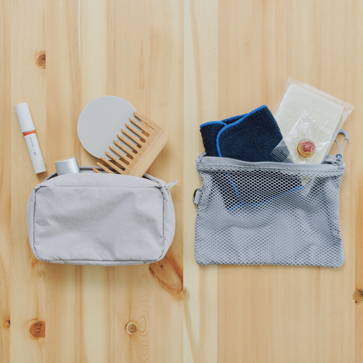 目的と中身で使い分け。持ち歩きポーチの選びかた_7yMshQ