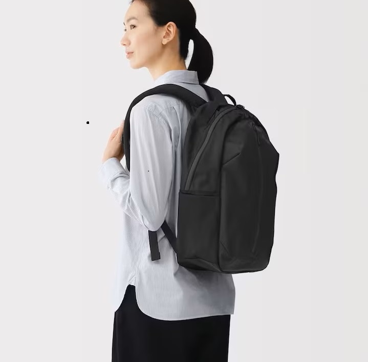 無印良品　肩の負担を軽くする 撥水 ビジネス リュックサック