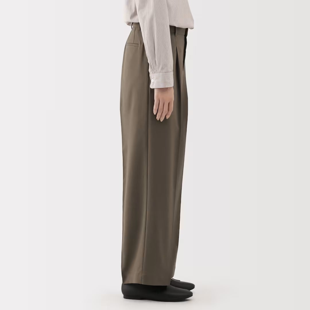 婦人 撥水ストレッチ タックストレートパンツ　無印良品