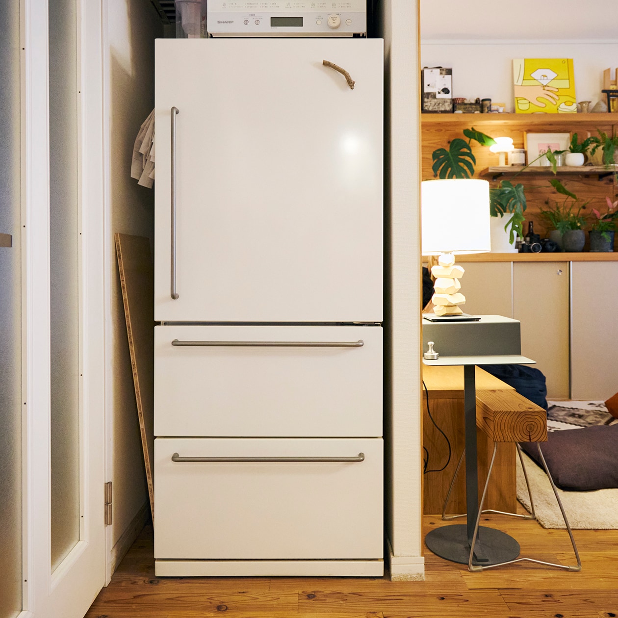 使いながら触れながら、木と向き合う部屋 | ステンレス ユニットシェルフ、壁に付けられる 家具 ほか_6zczuB